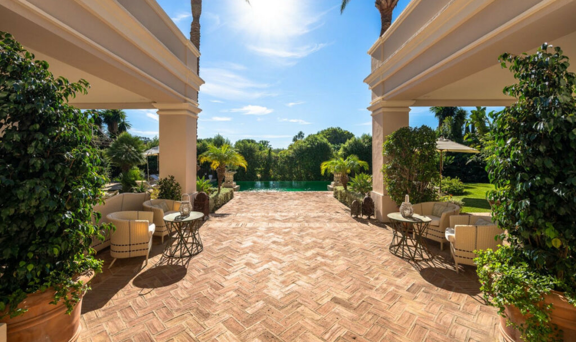 Resale - House -
Guadalmina Baja