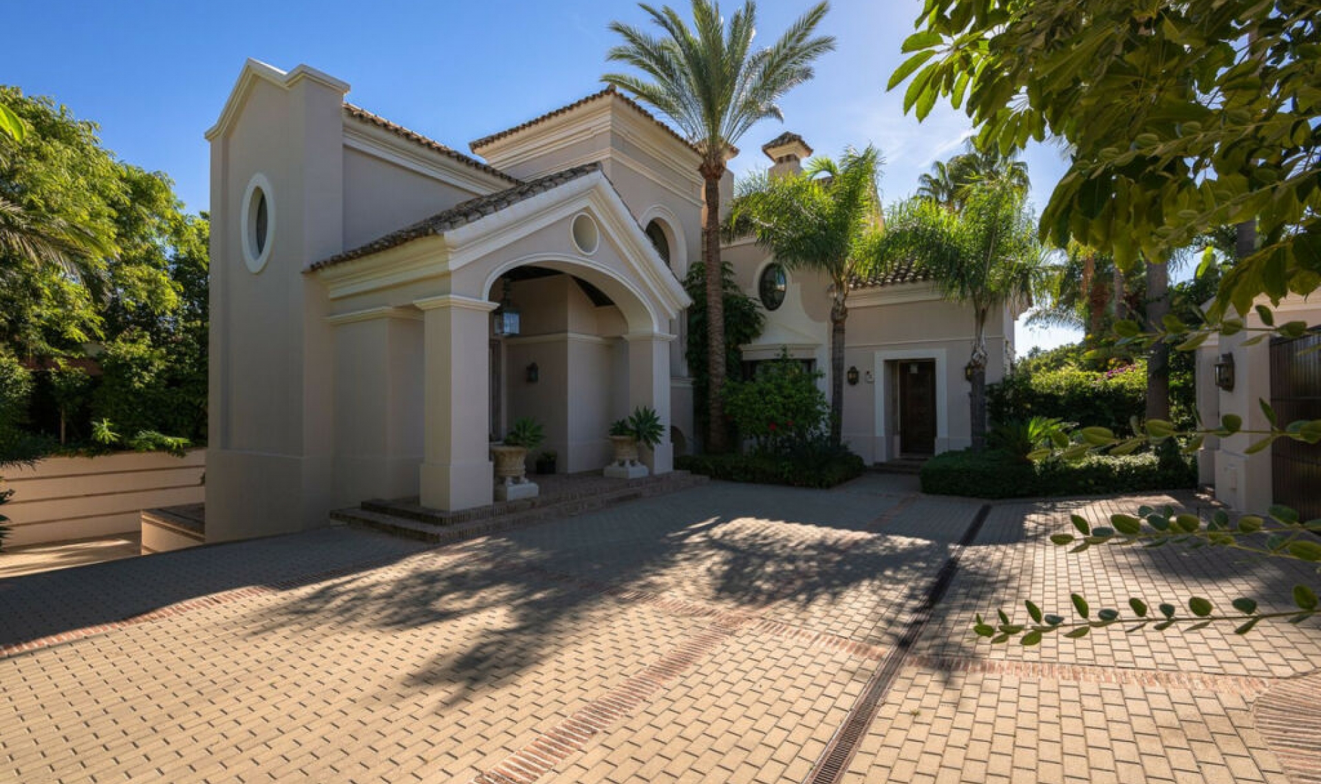 Resale - House -
Guadalmina Baja