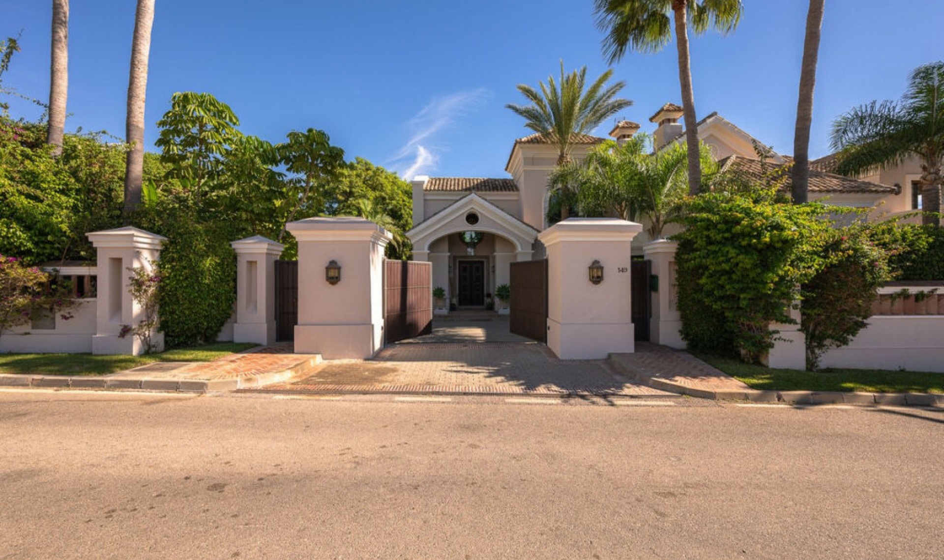 Resale - House -
Guadalmina Baja
