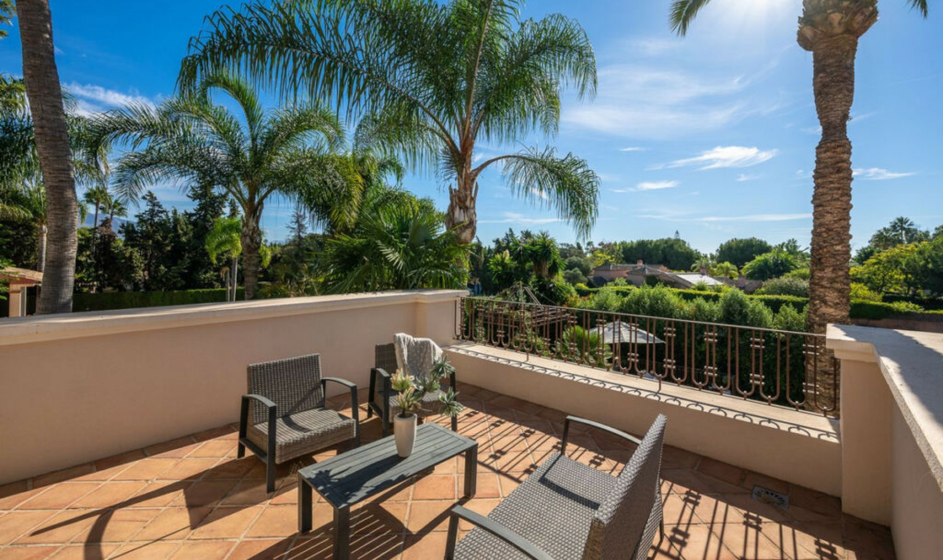 Resale - House -
Guadalmina Baja
