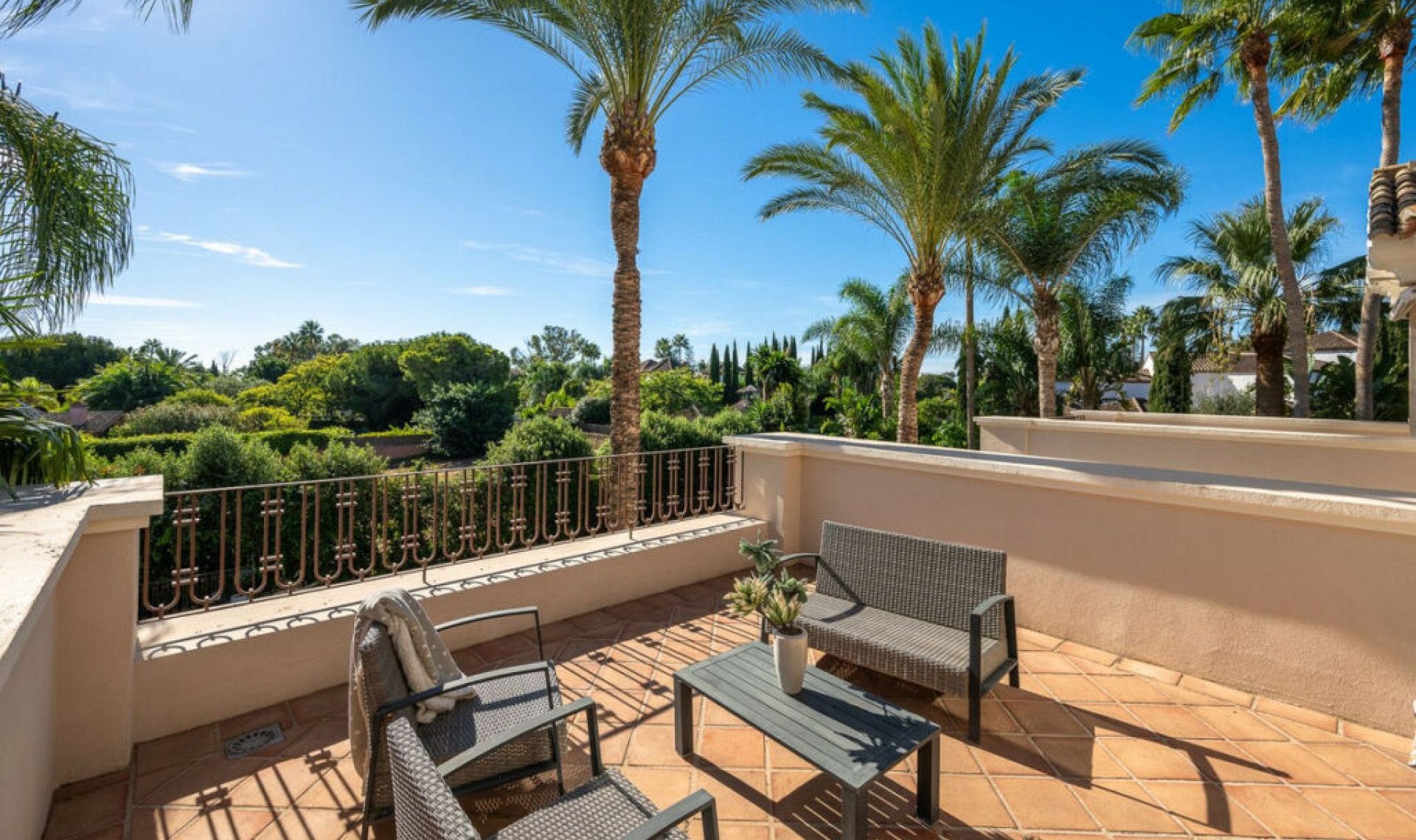 Resale - House -
Guadalmina Baja