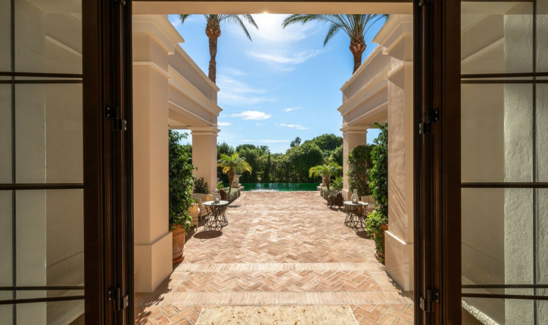 Resale - House -
Guadalmina Baja
