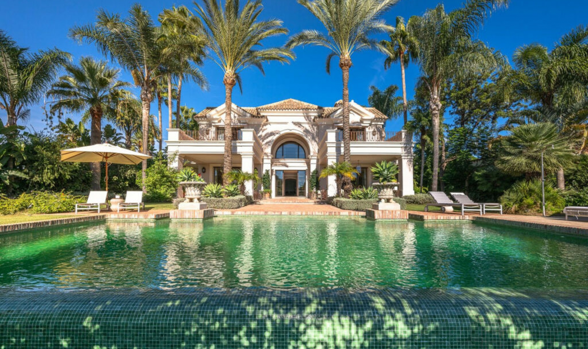 Resale - House -
Guadalmina Baja