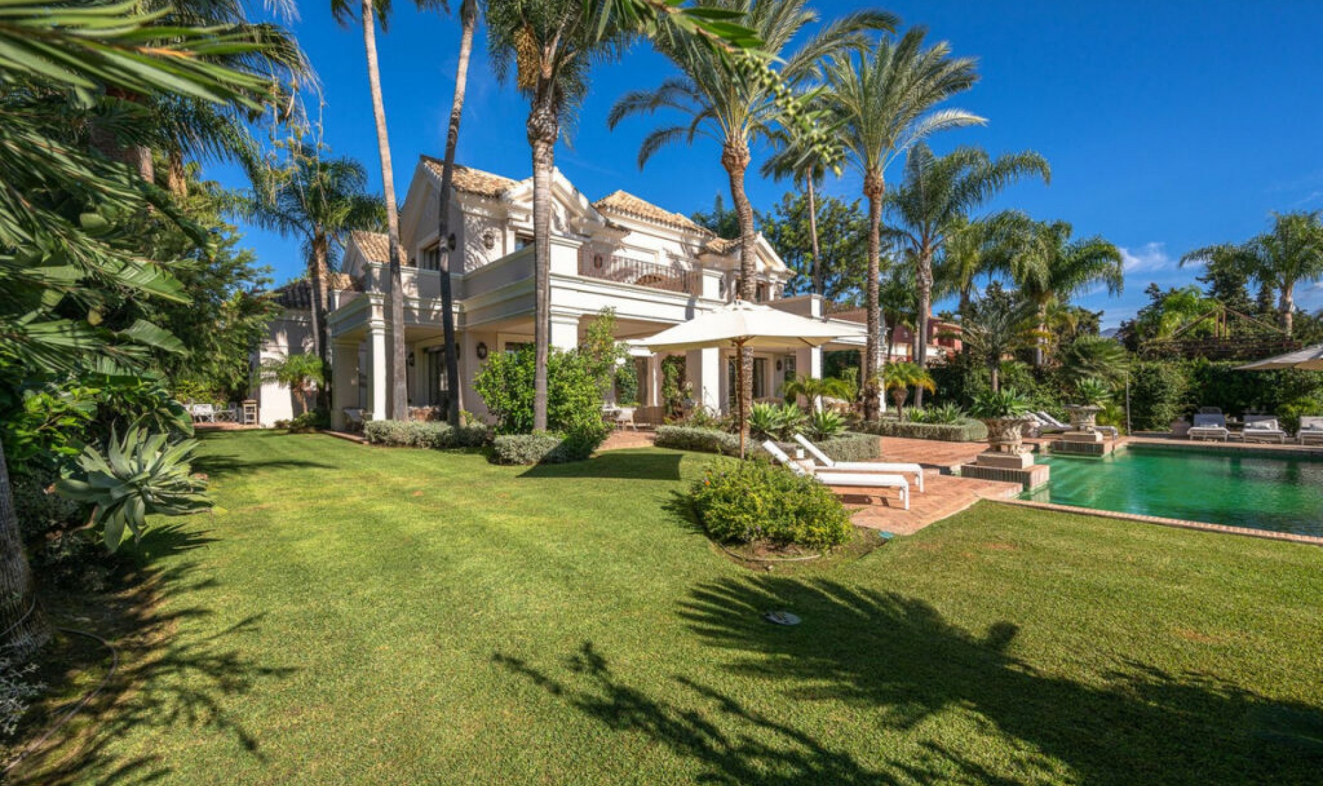 Resale - House -
Guadalmina Baja