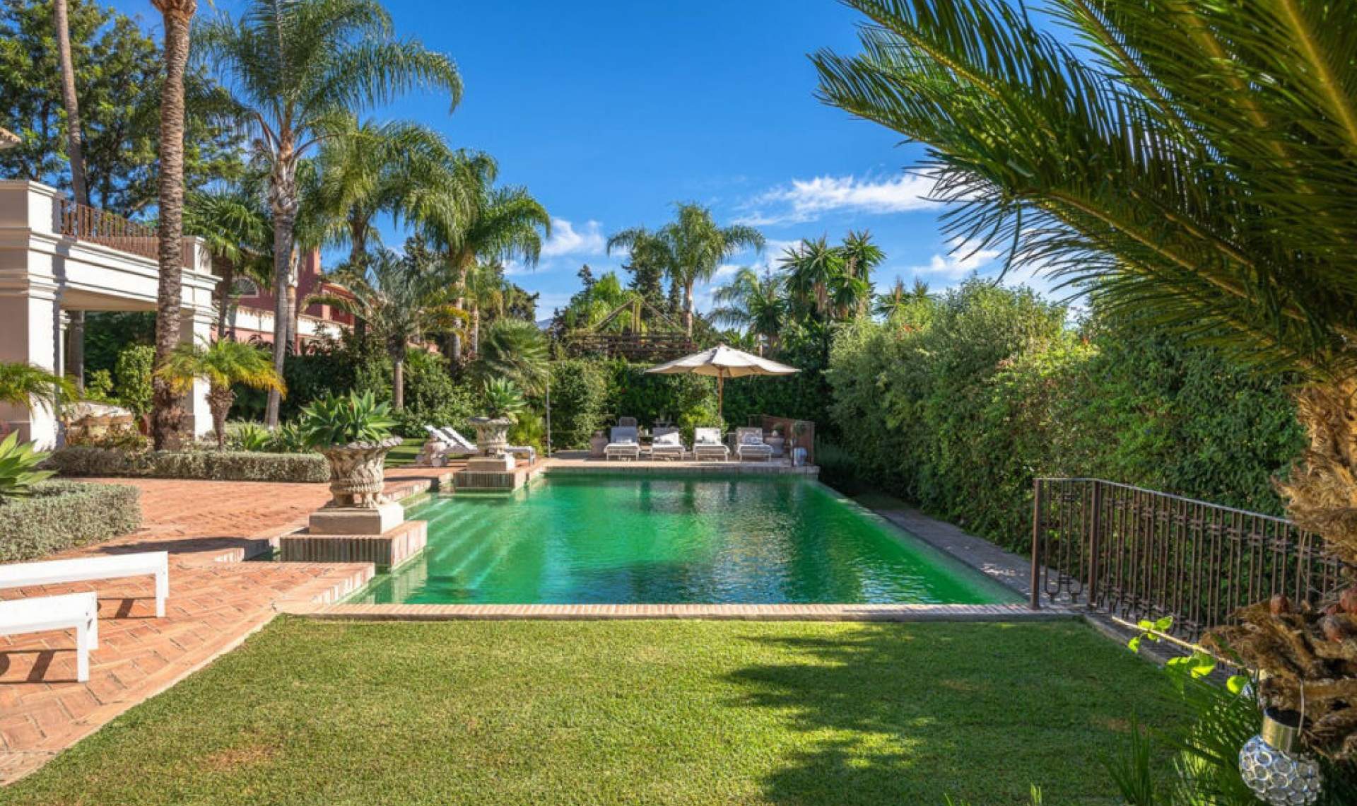 Resale - House -
Guadalmina Baja