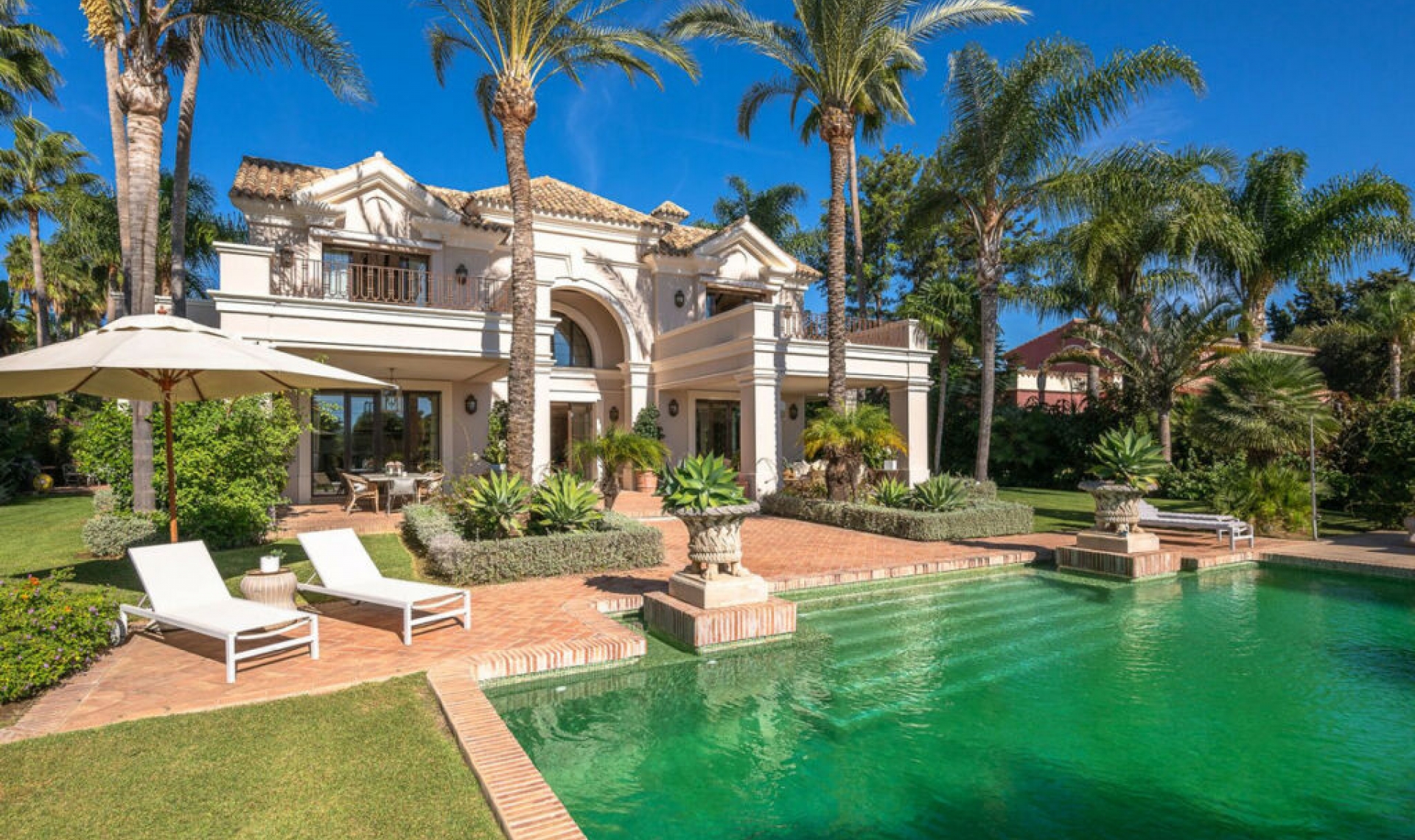 Resale - House -
Guadalmina Baja