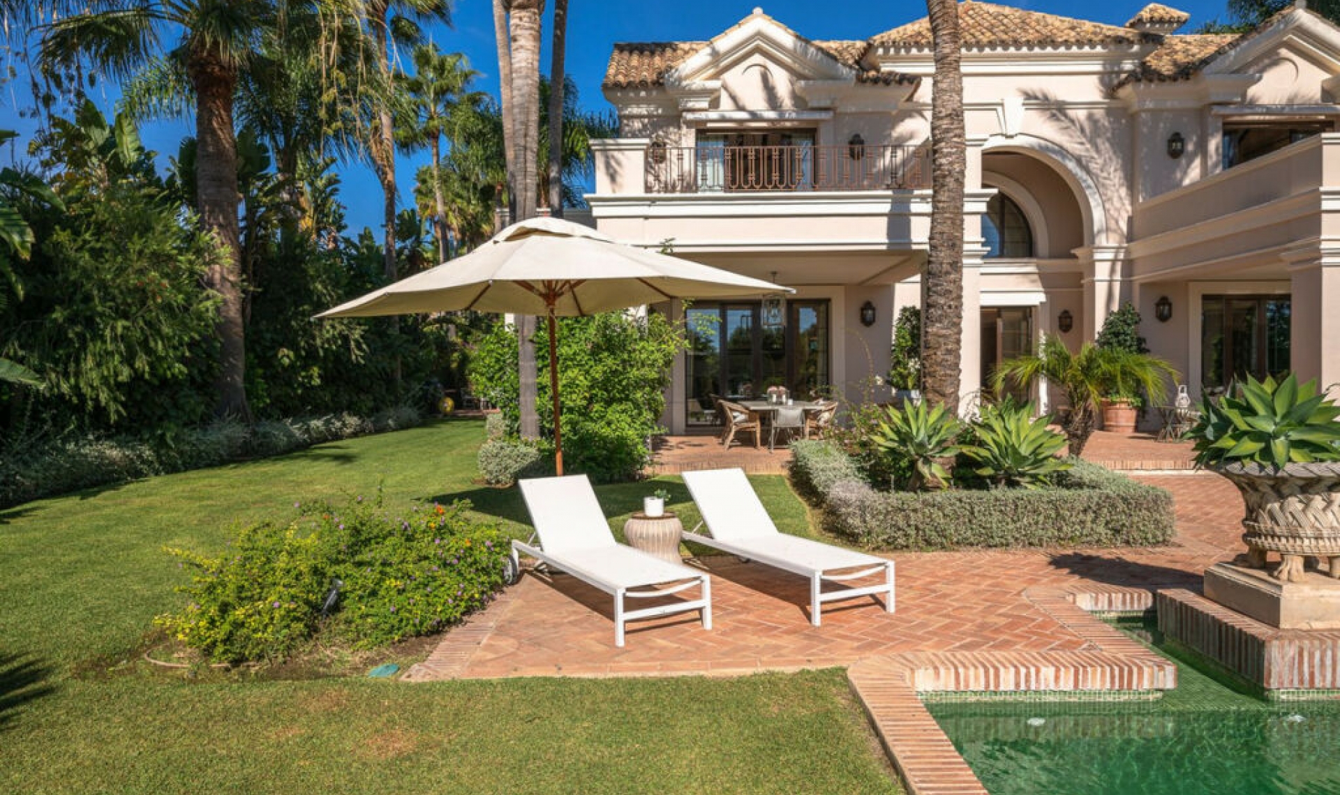 Resale - House -
Guadalmina Baja