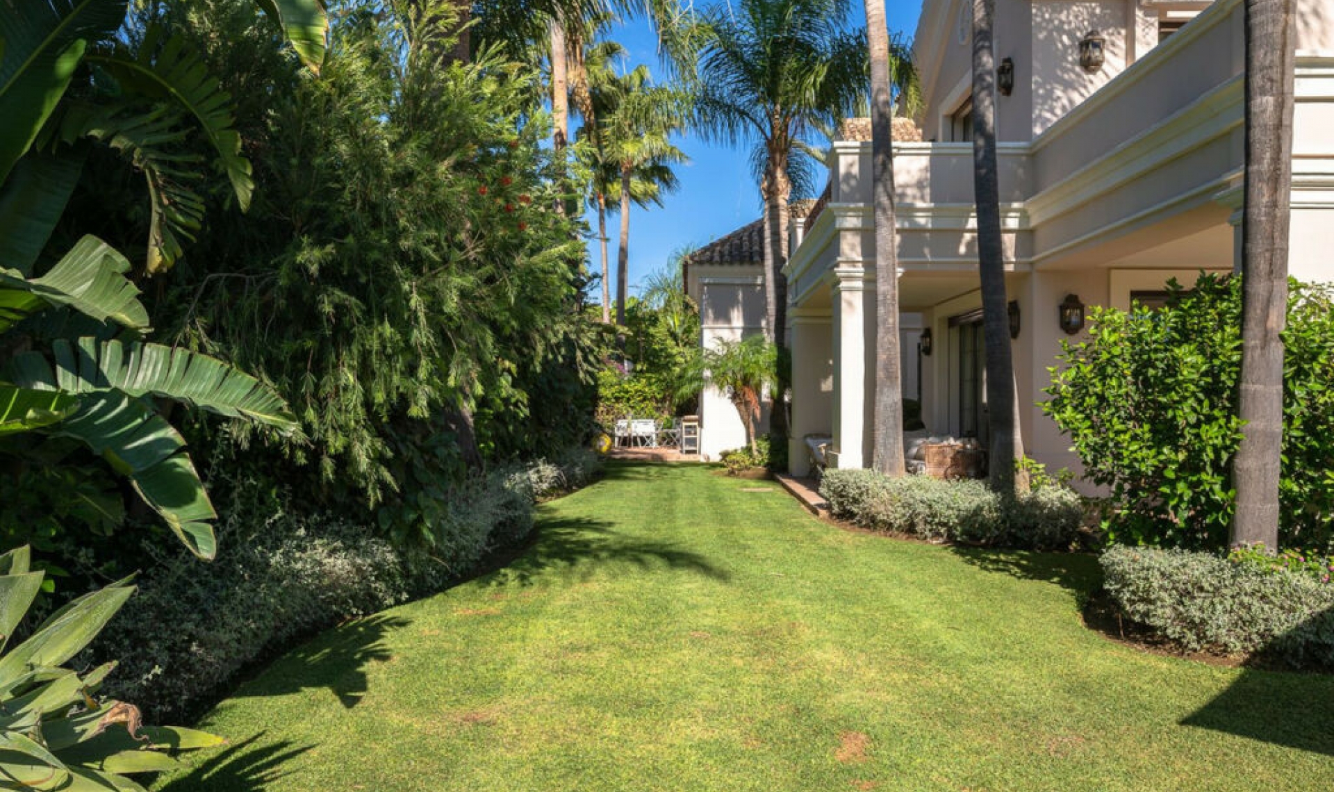 Resale - House -
Guadalmina Baja