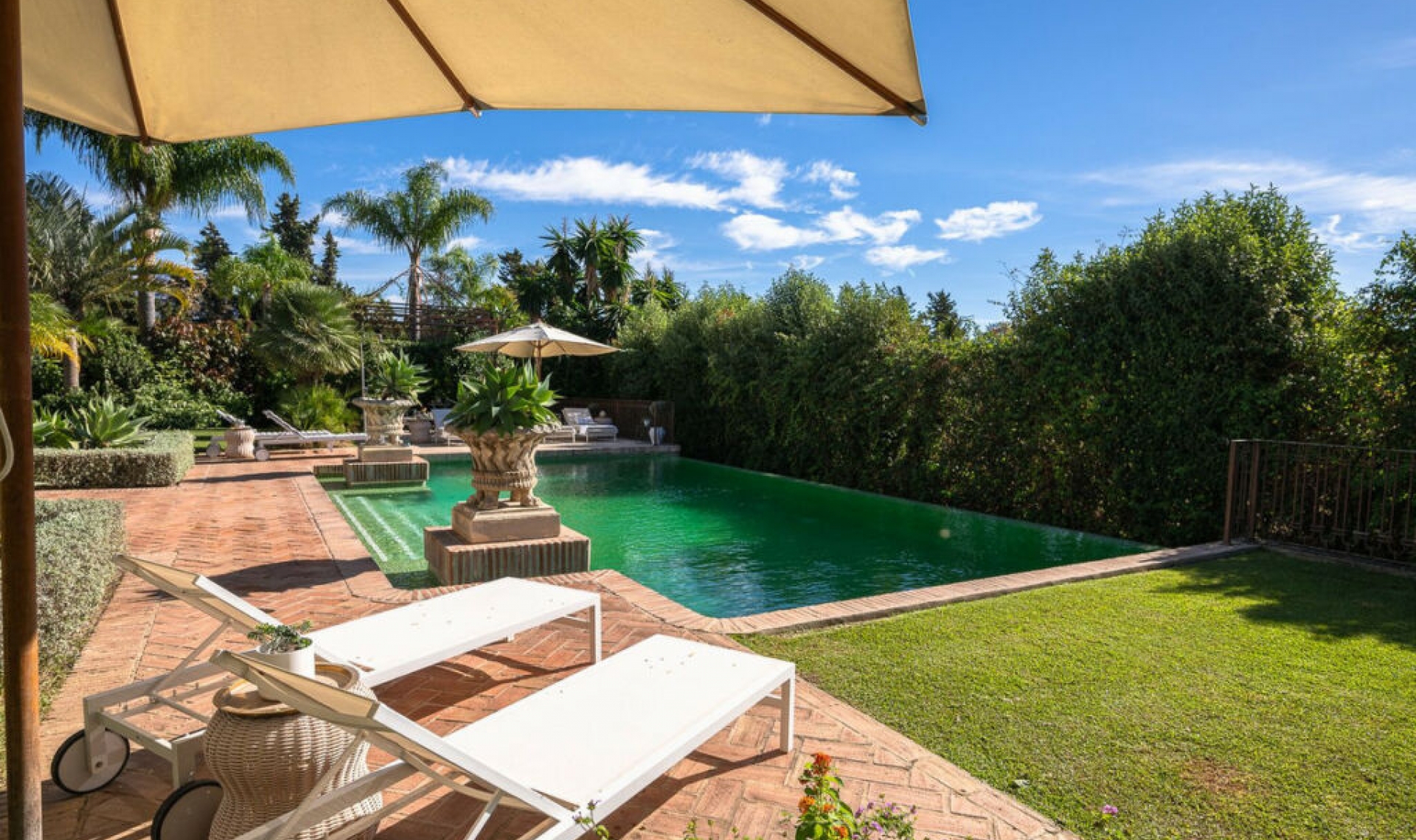 Resale - House -
Guadalmina Baja