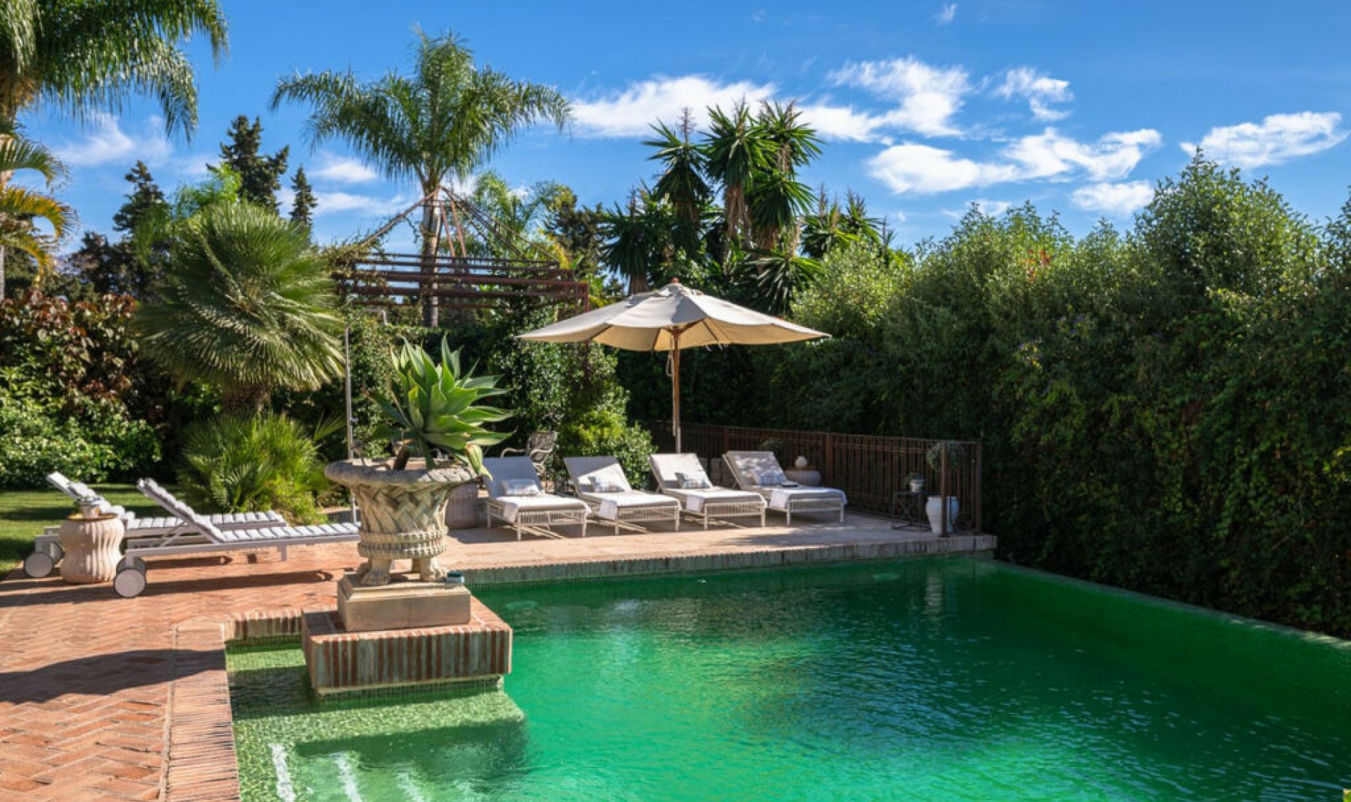Resale - House -
Guadalmina Baja