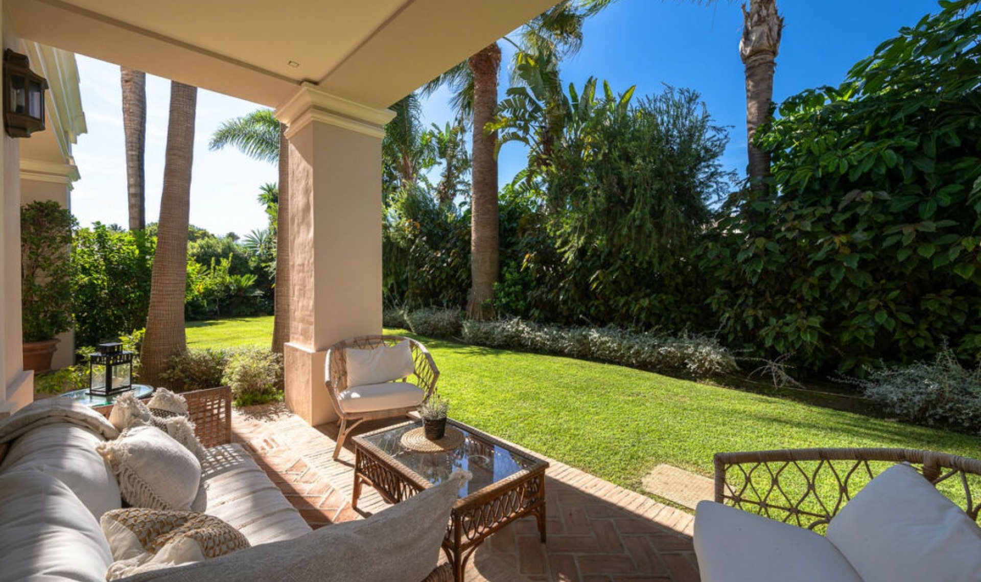 Resale - House -
Guadalmina Baja
