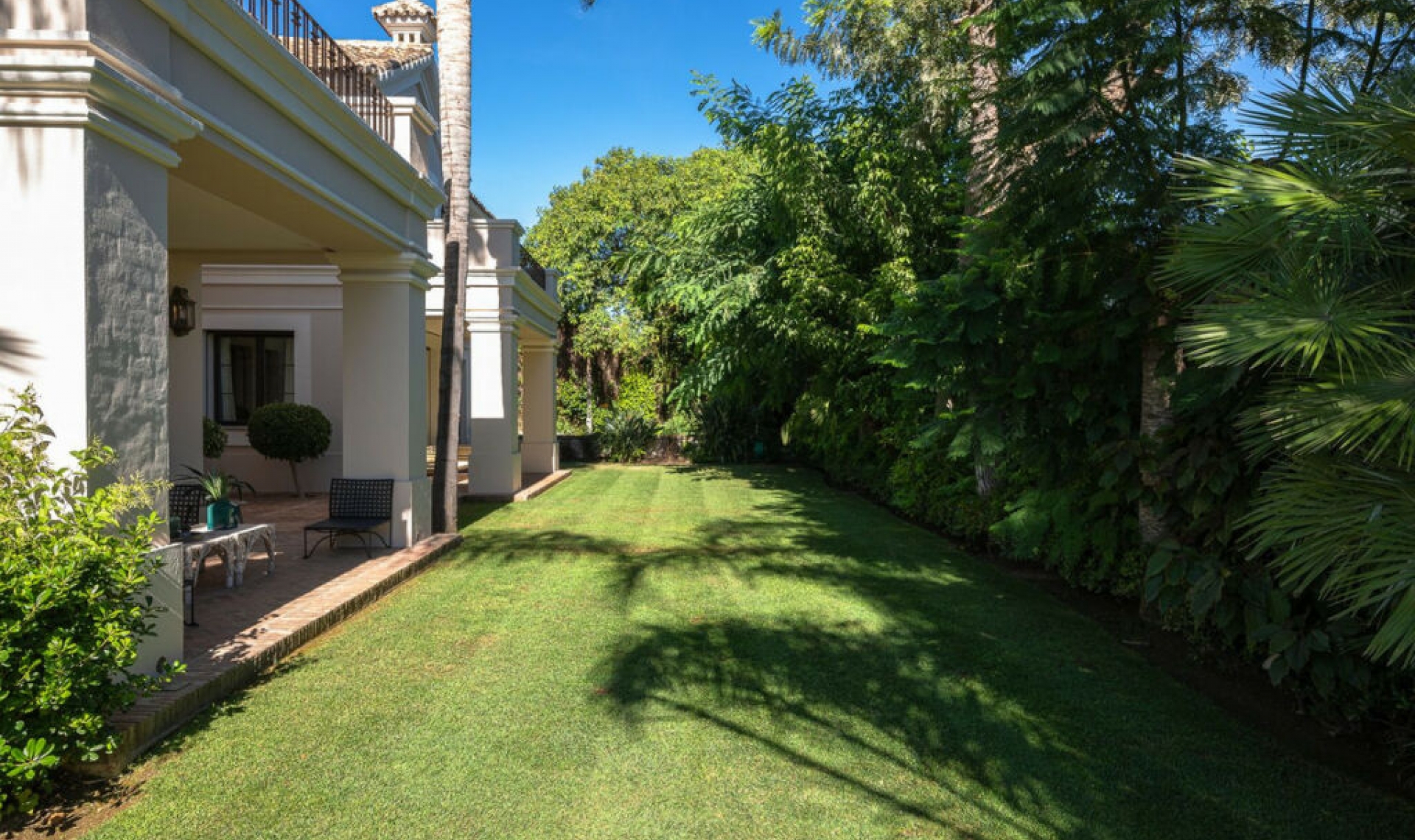 Resale - House -
Guadalmina Baja
