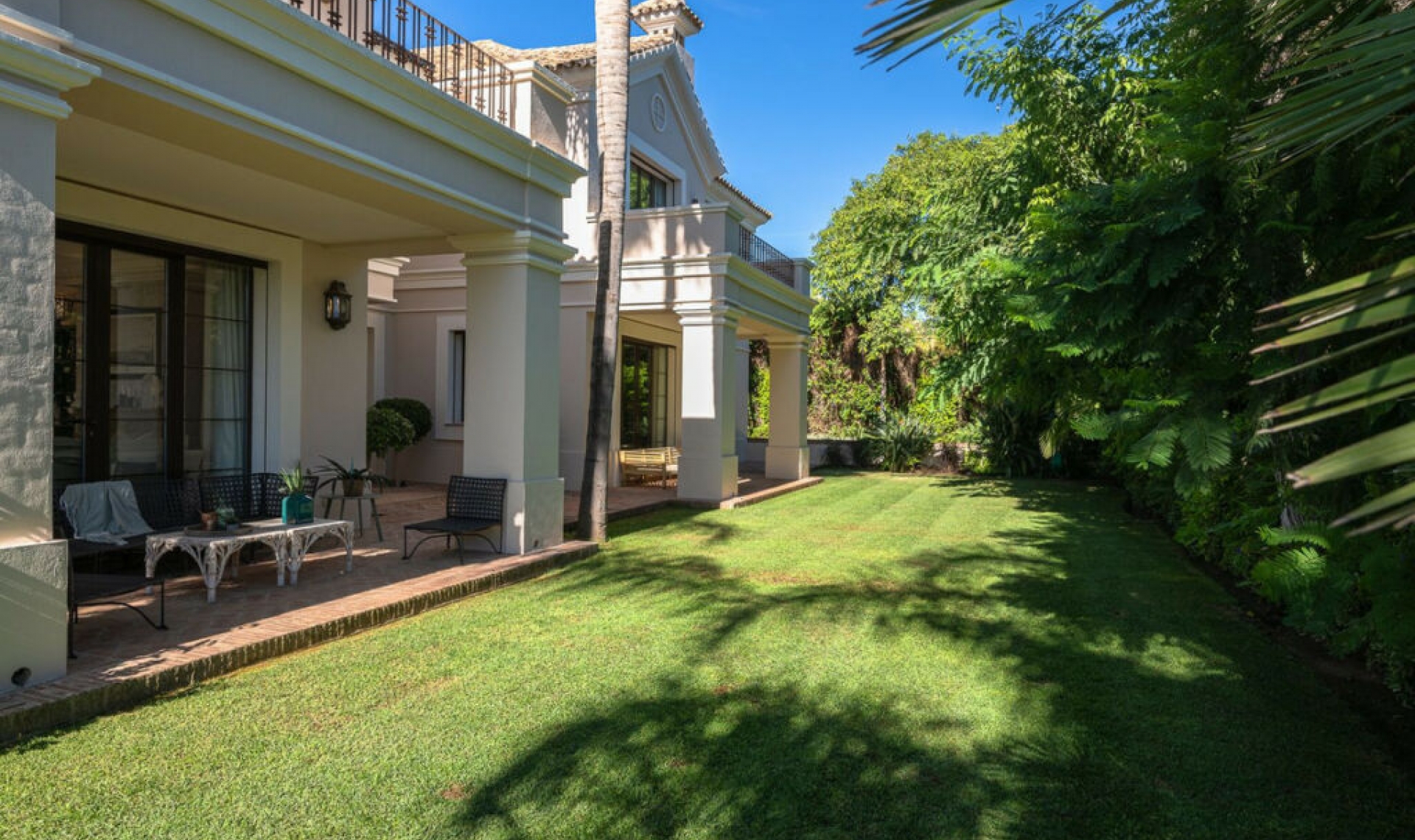 Resale - House -
Guadalmina Baja