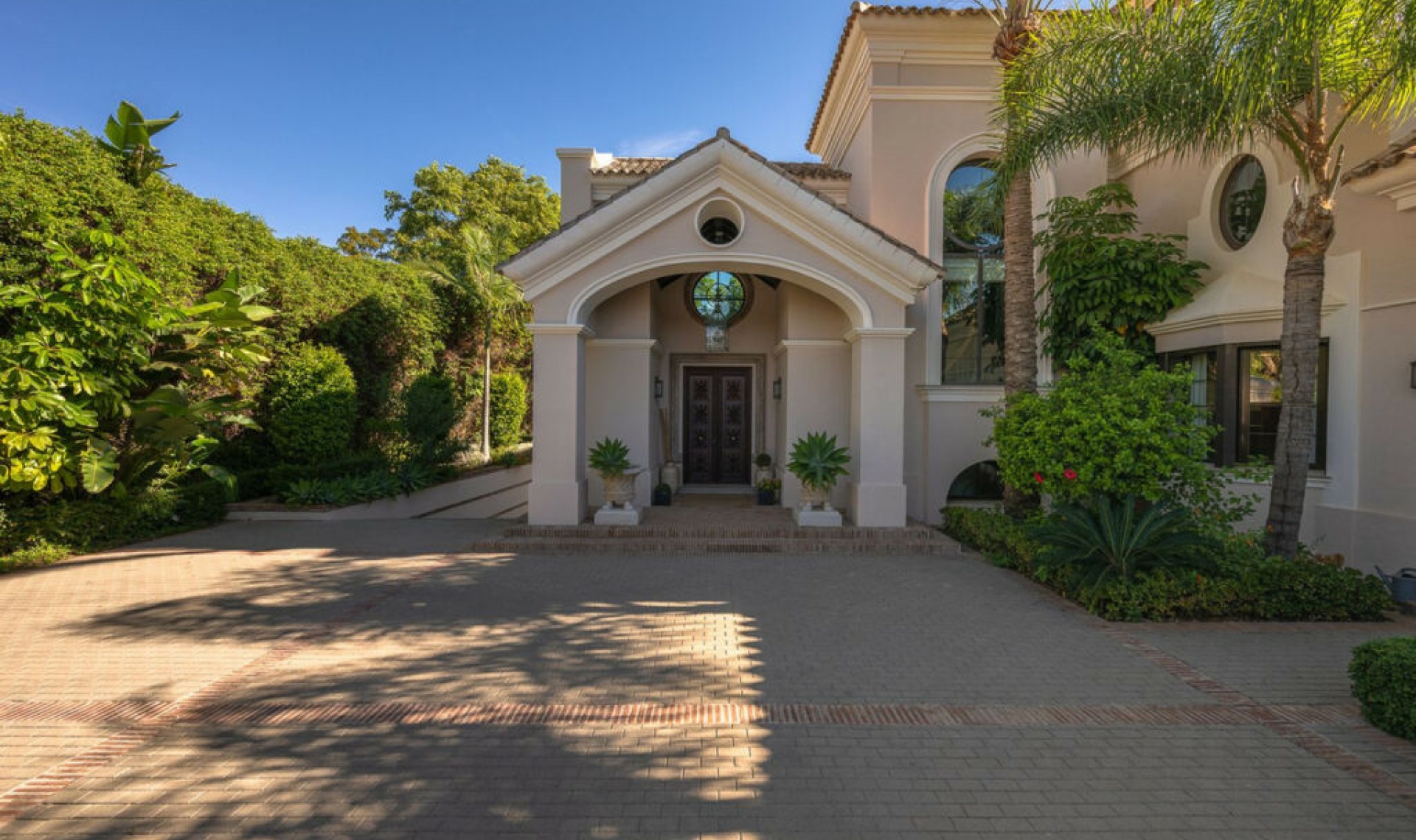 Resale - House -
Guadalmina Baja