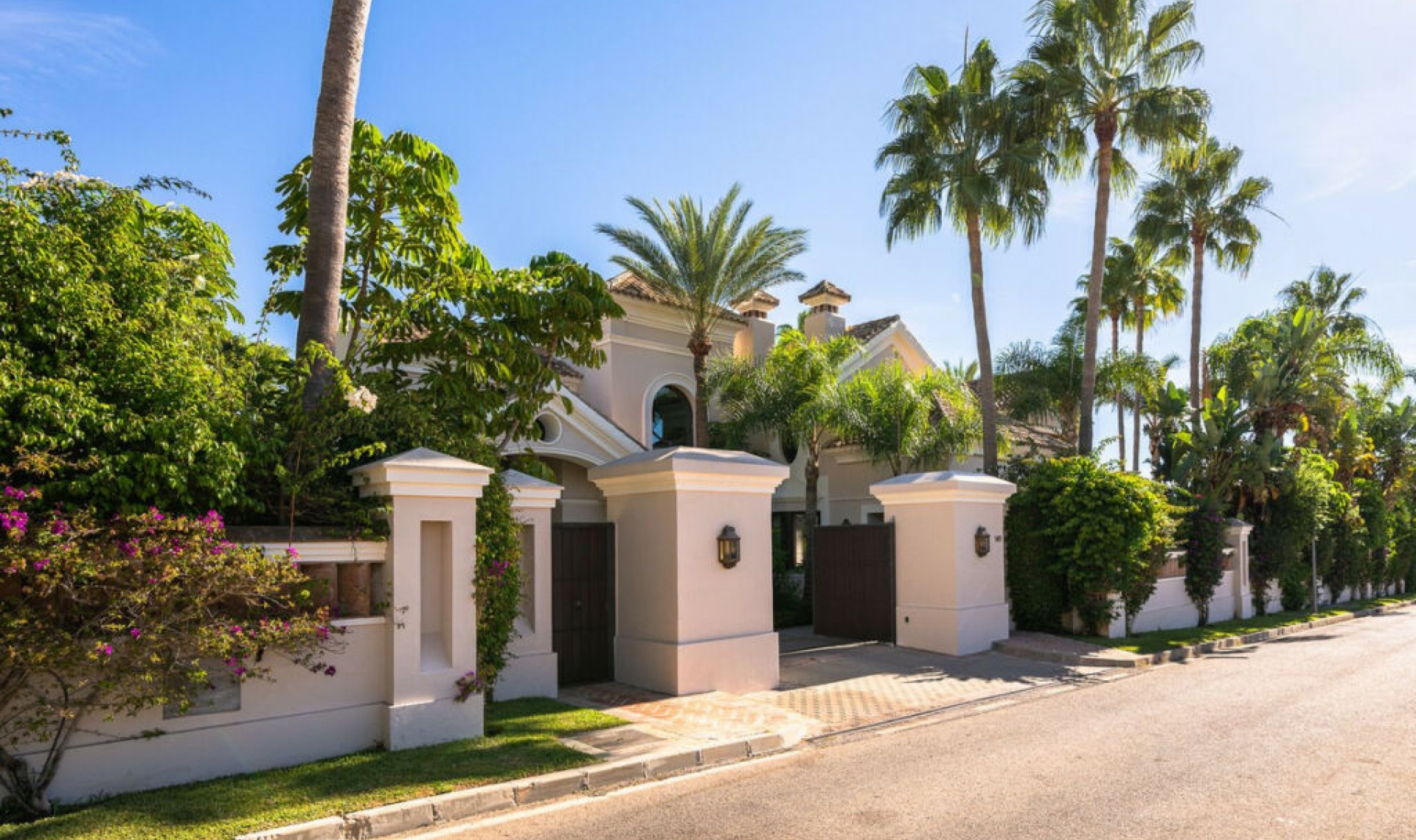 Resale - House -
Guadalmina Baja
