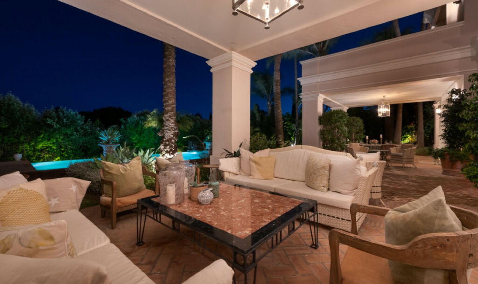 Resale - House -
Guadalmina Baja