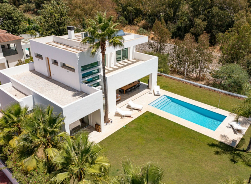 Resale - House -
Guadalmina Baja