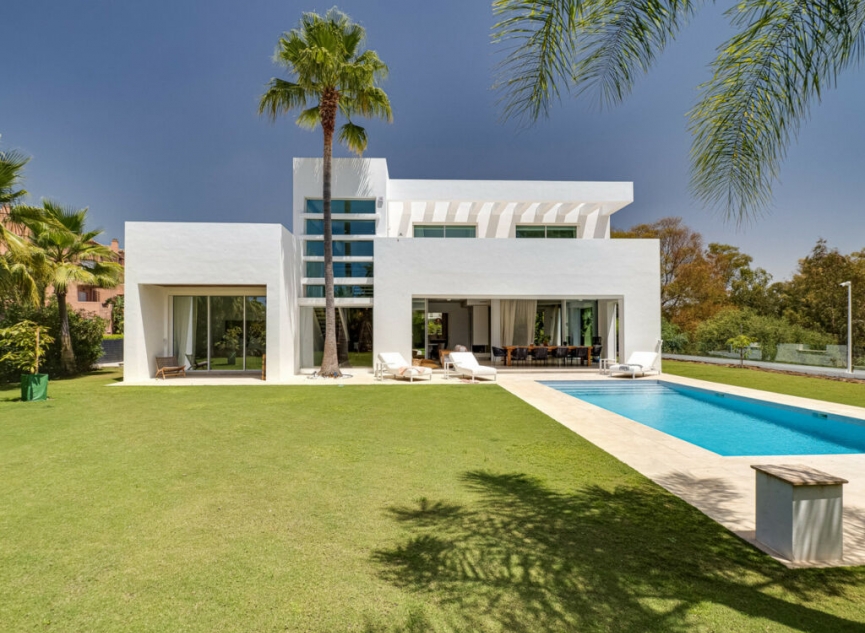 Resale - House -
Guadalmina Baja