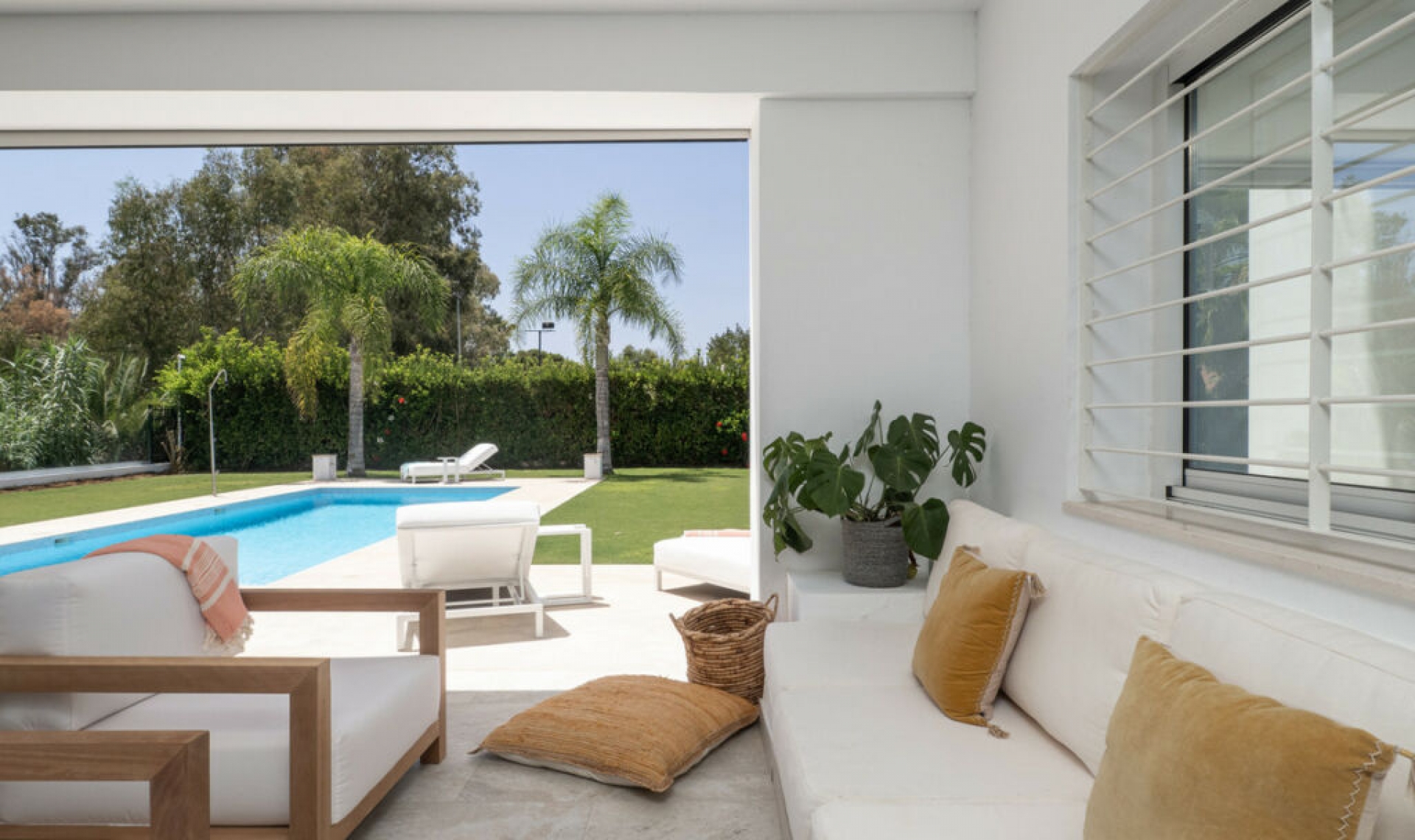 Resale - House -
Guadalmina Baja