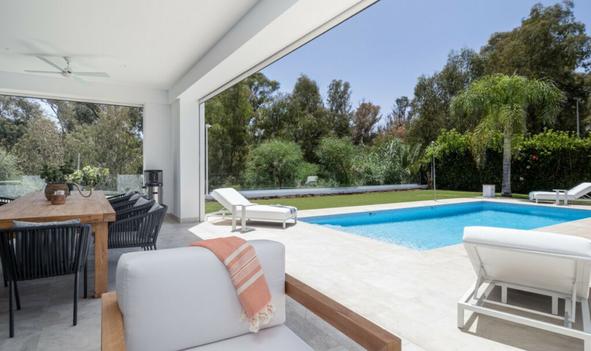 Resale - House -
Guadalmina Baja