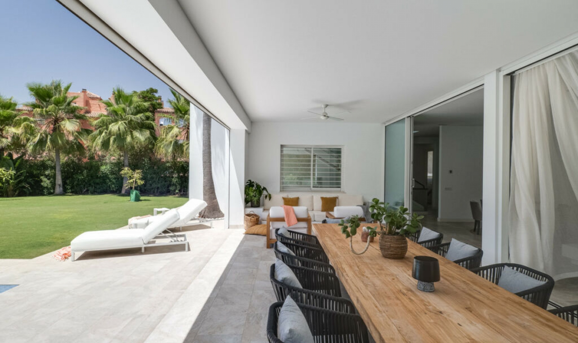 Resale - House -
Guadalmina Baja