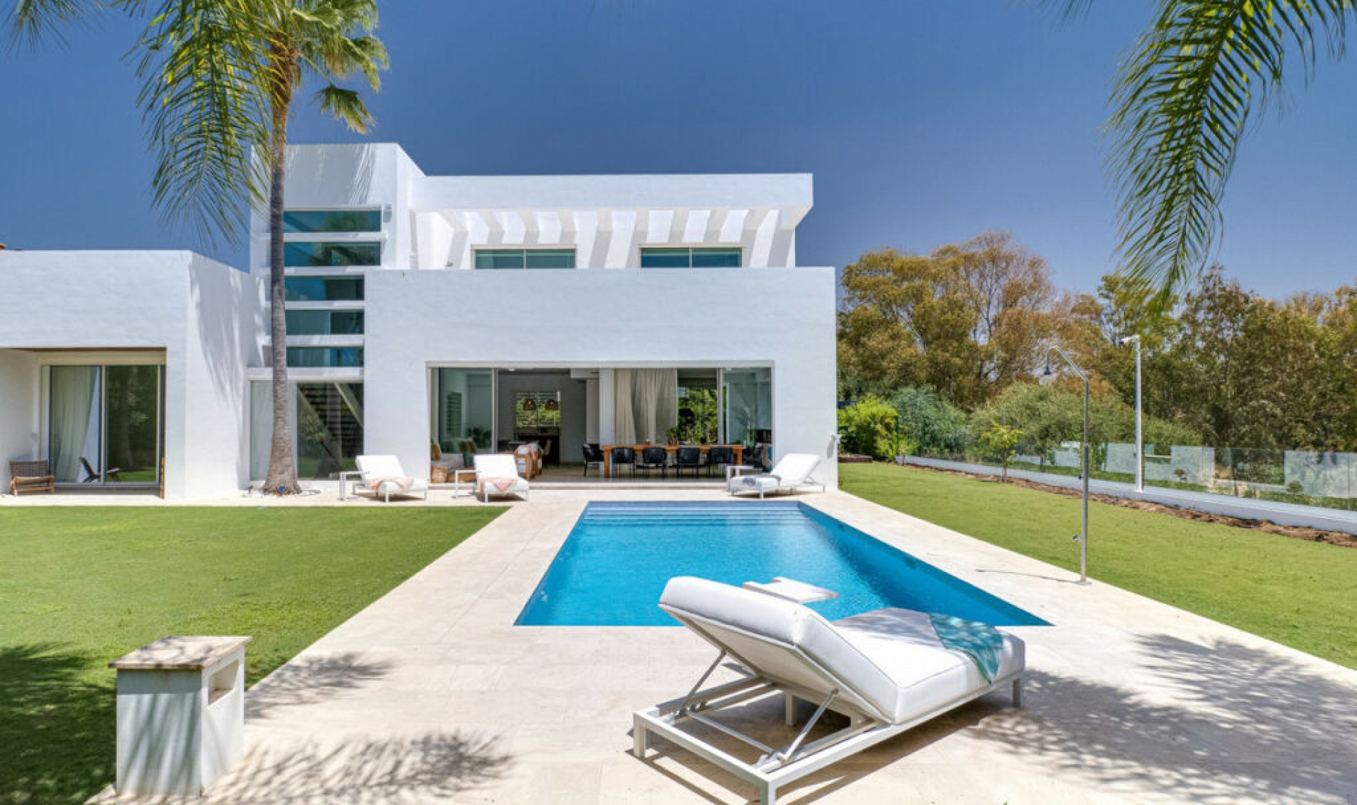 Resale - House -
Guadalmina Baja