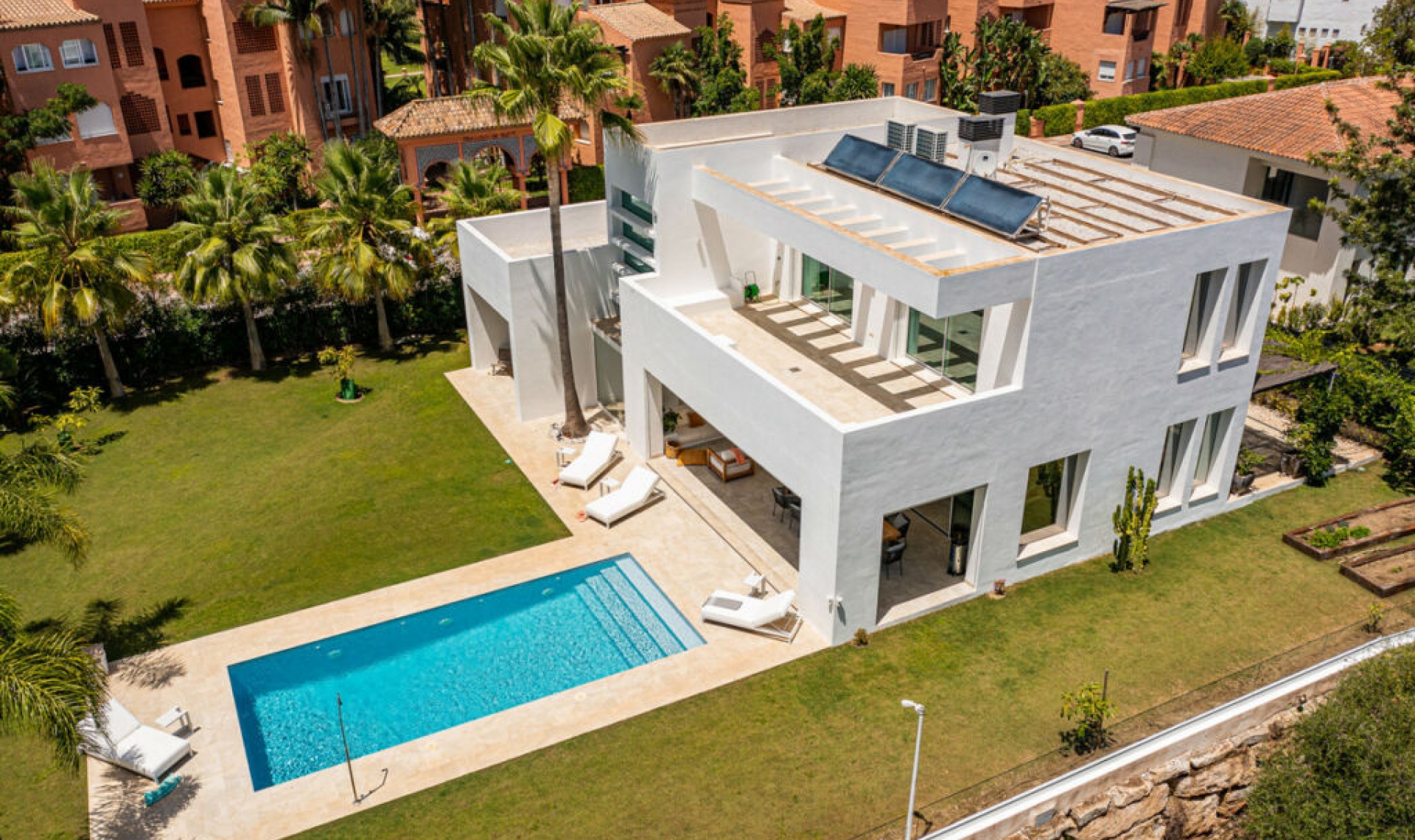 Resale - House -
Guadalmina Baja