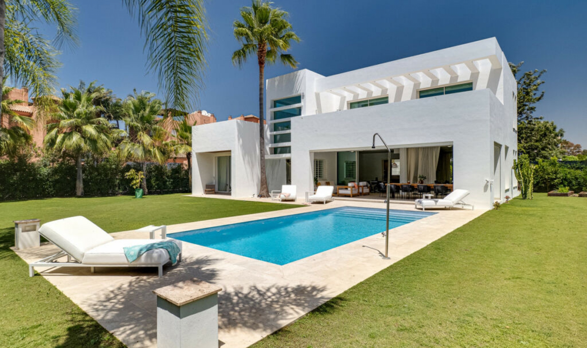 Resale - House -
Guadalmina Baja