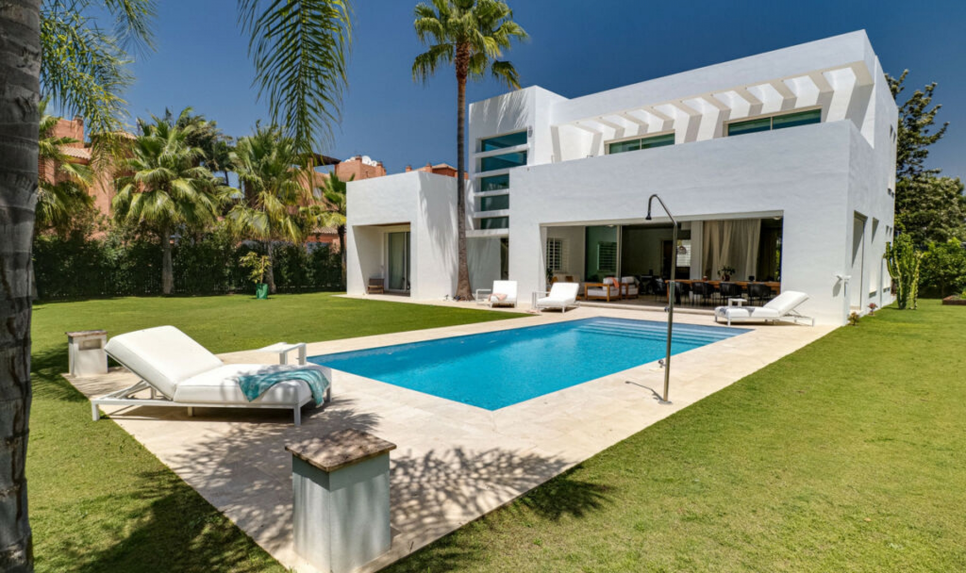 Resale - House -
Guadalmina Baja