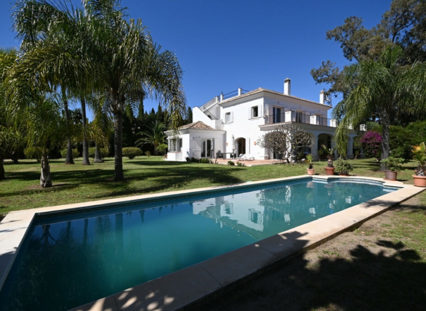 Resale - House -
Guadalmina Baja