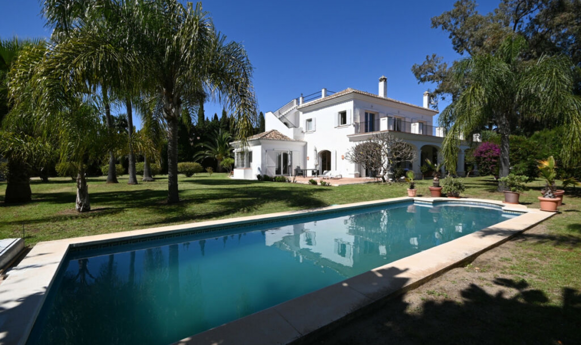 Resale - House -
Guadalmina Baja