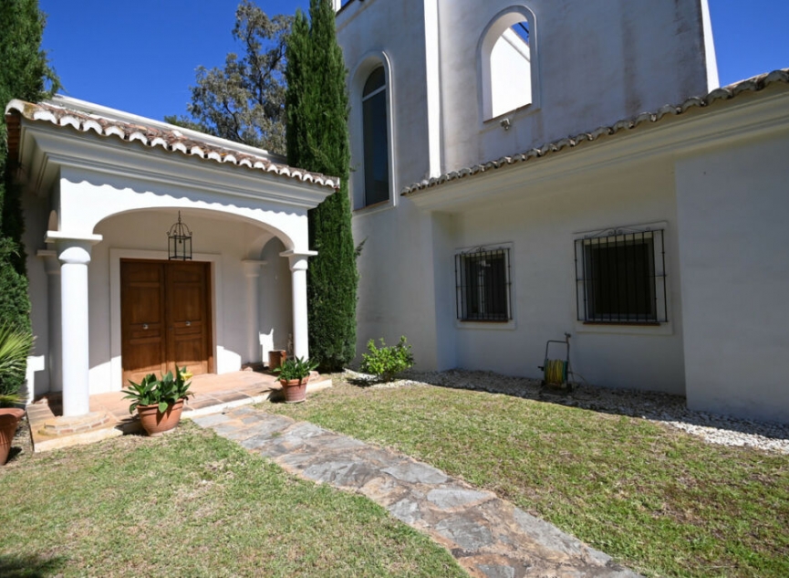 Resale - House -
Guadalmina Baja