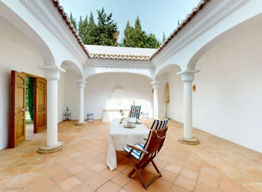 Resale - House -
Guadalmina Baja