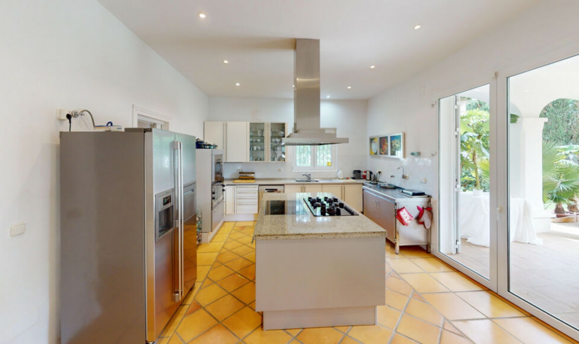 Resale - House -
Guadalmina Baja