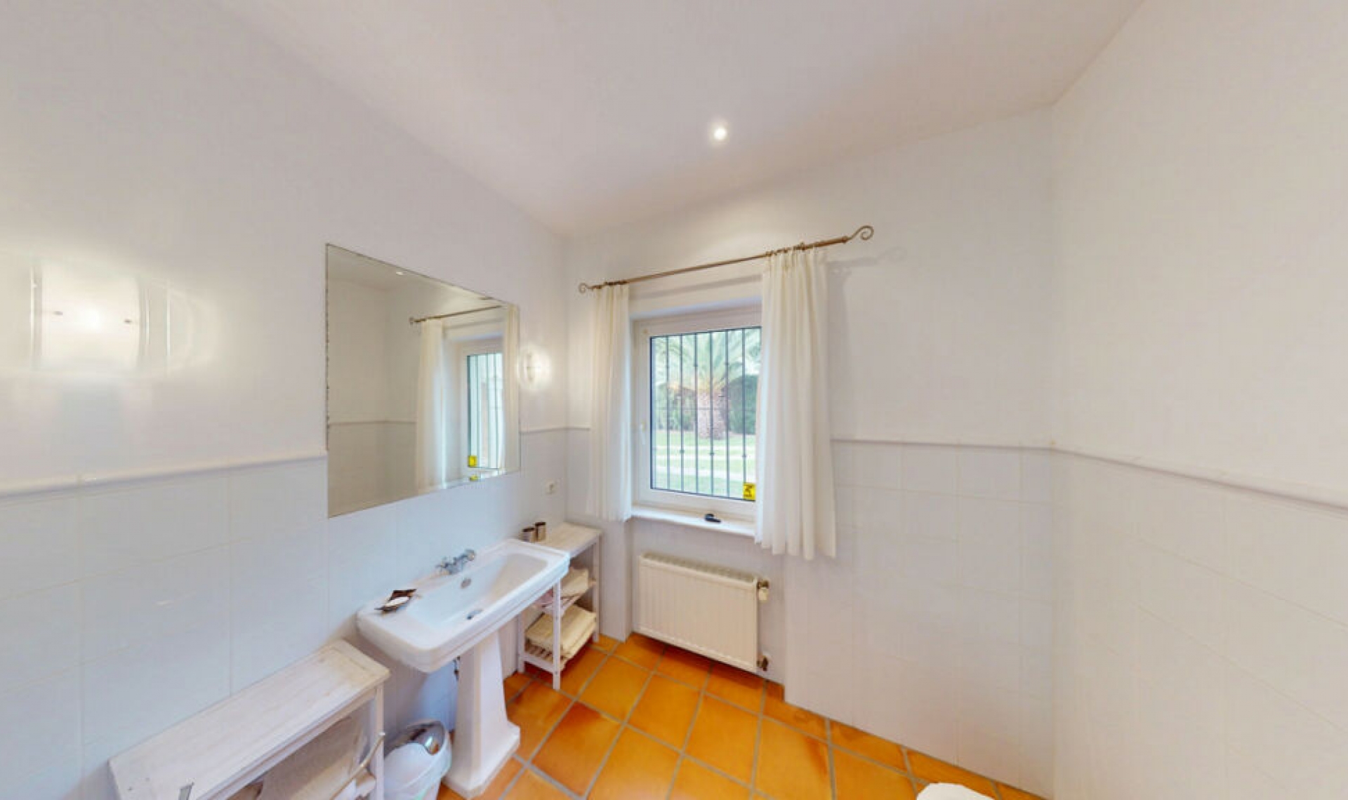 Resale - House -
Guadalmina Baja