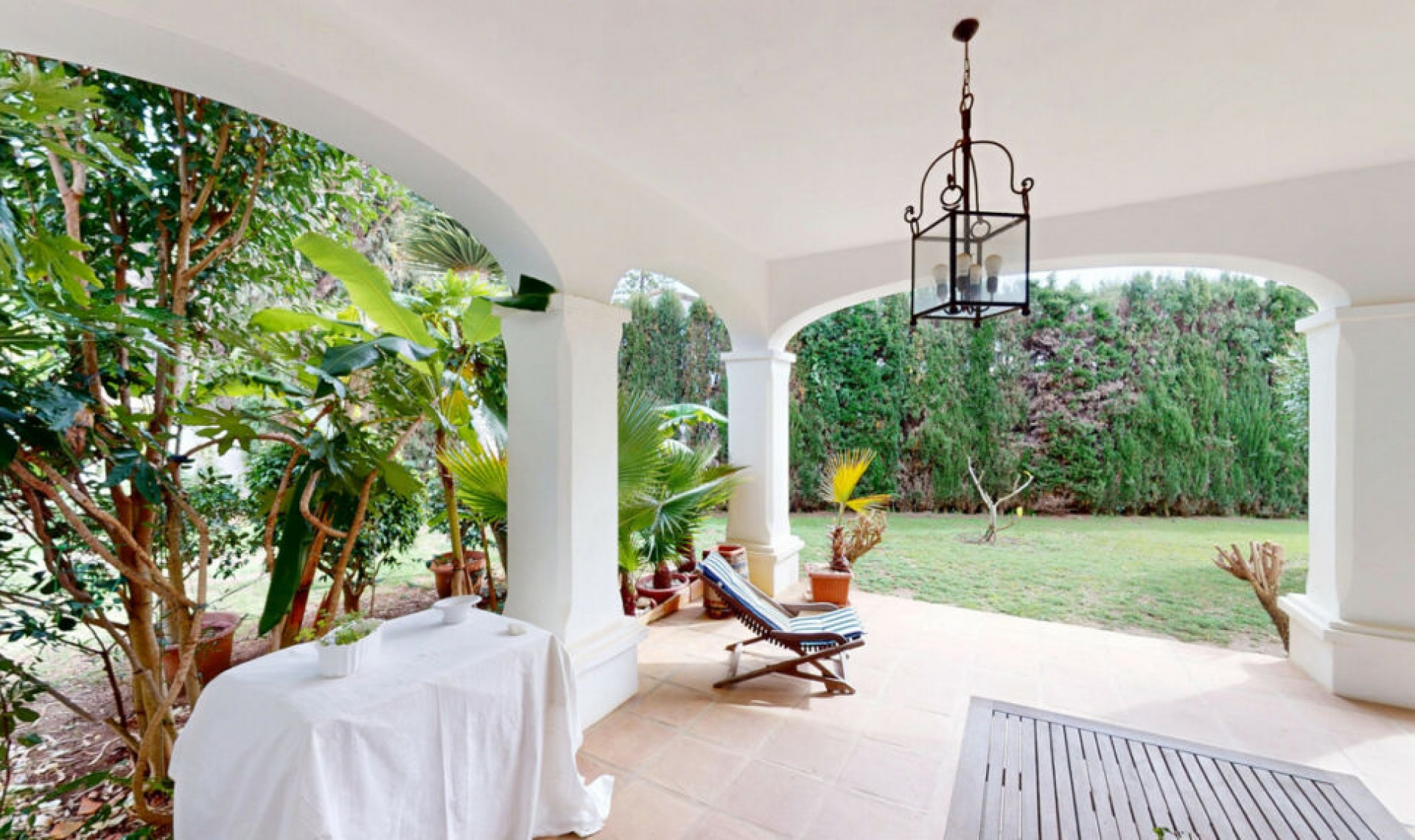 Resale - House -
Guadalmina Baja
