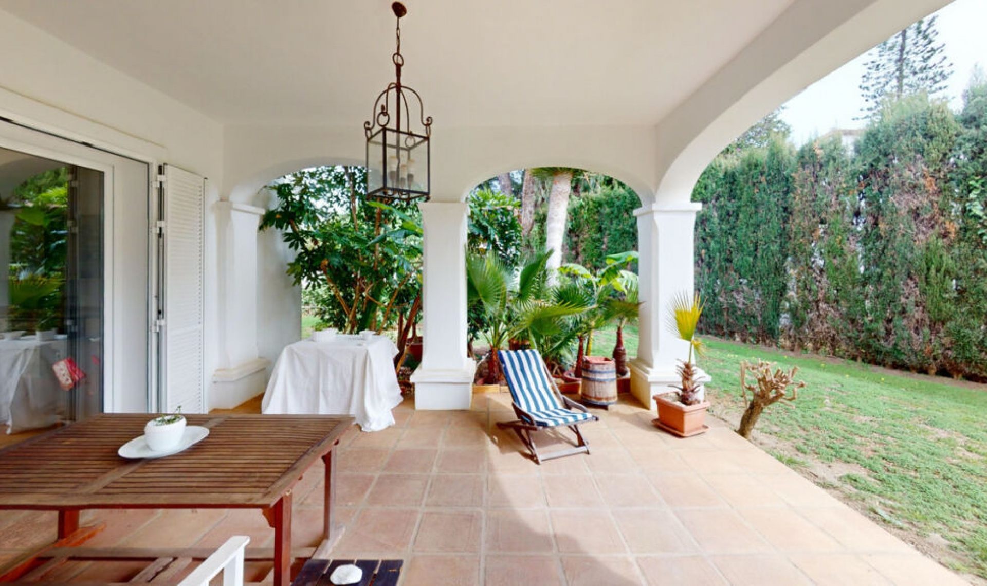 Resale - House -
Guadalmina Baja
