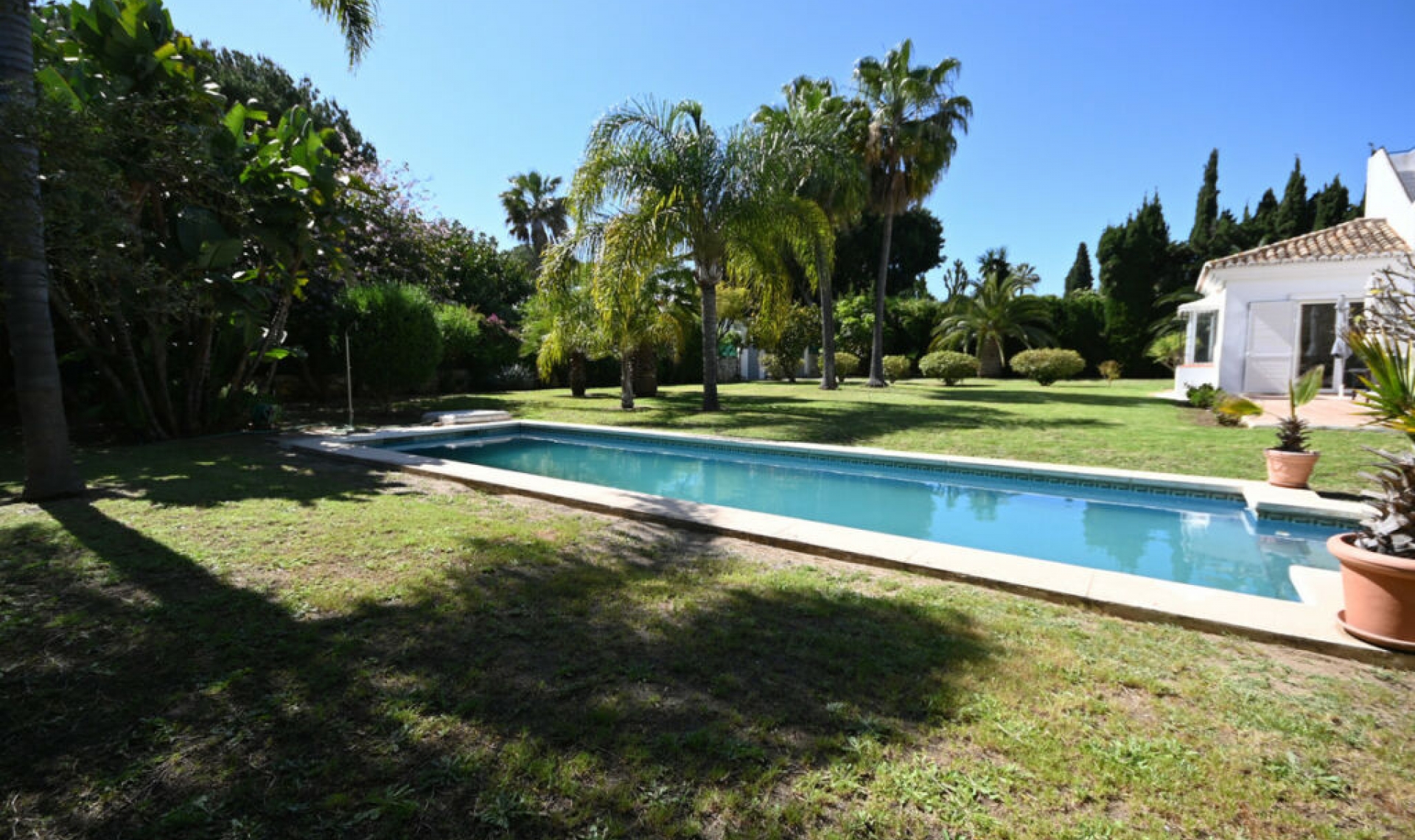 Resale - House -
Guadalmina Baja