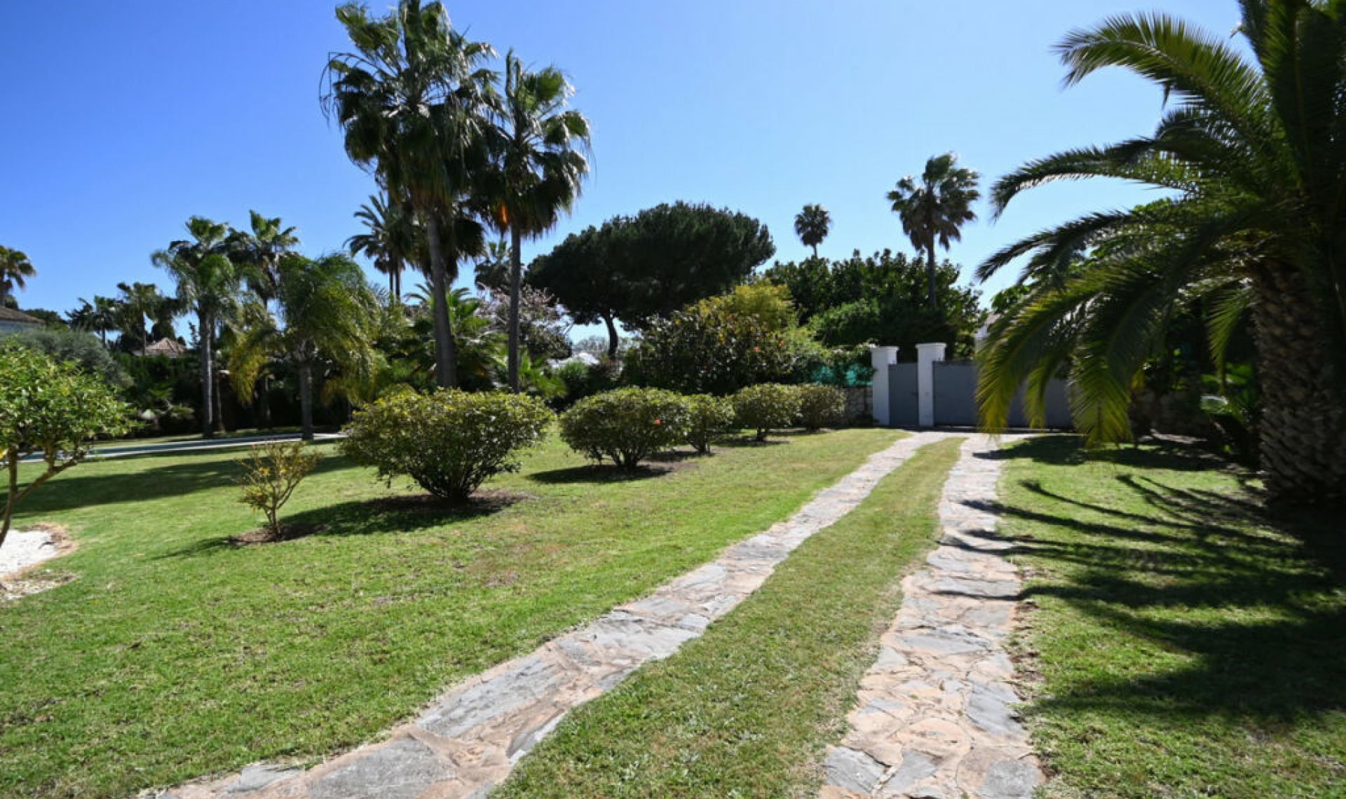 Resale - House -
Guadalmina Baja