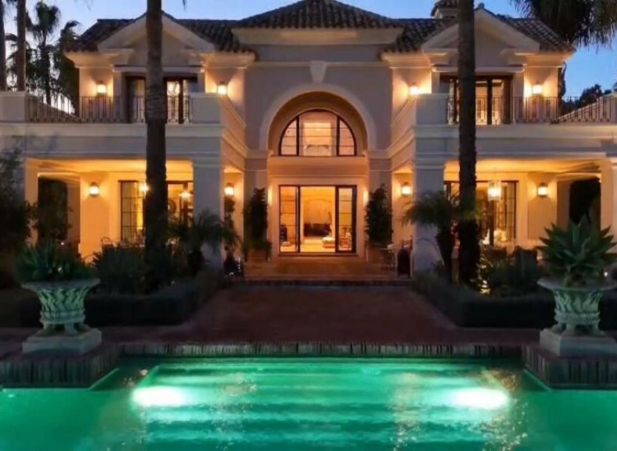 Resale - House -
Guadalmina Baja
