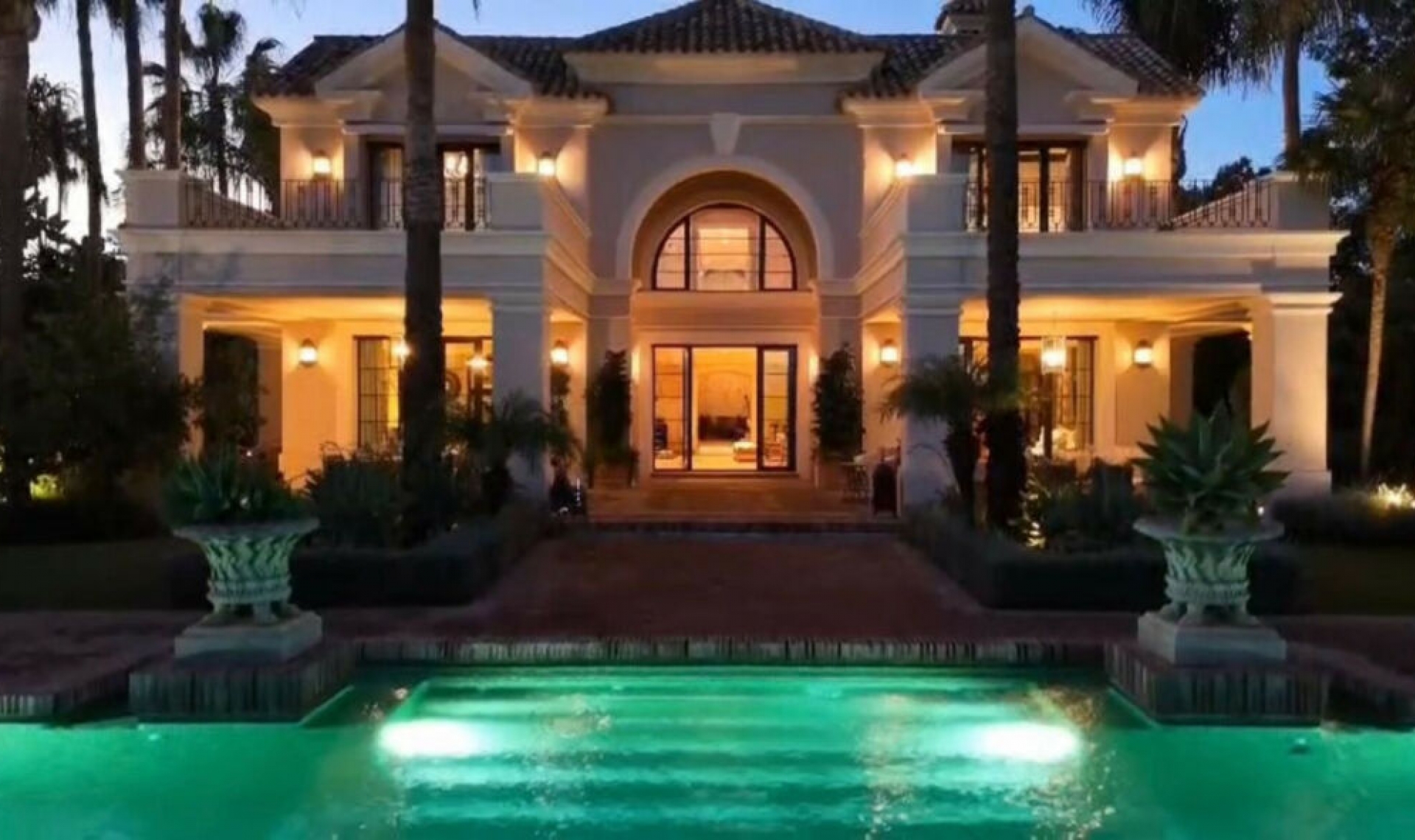 Resale - House -
Guadalmina Baja
