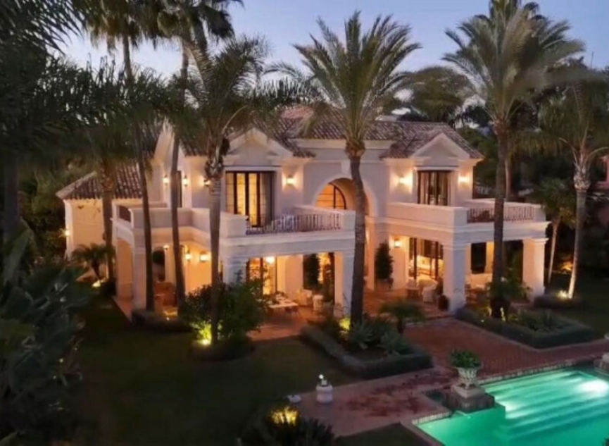 Resale - House -
Guadalmina Baja