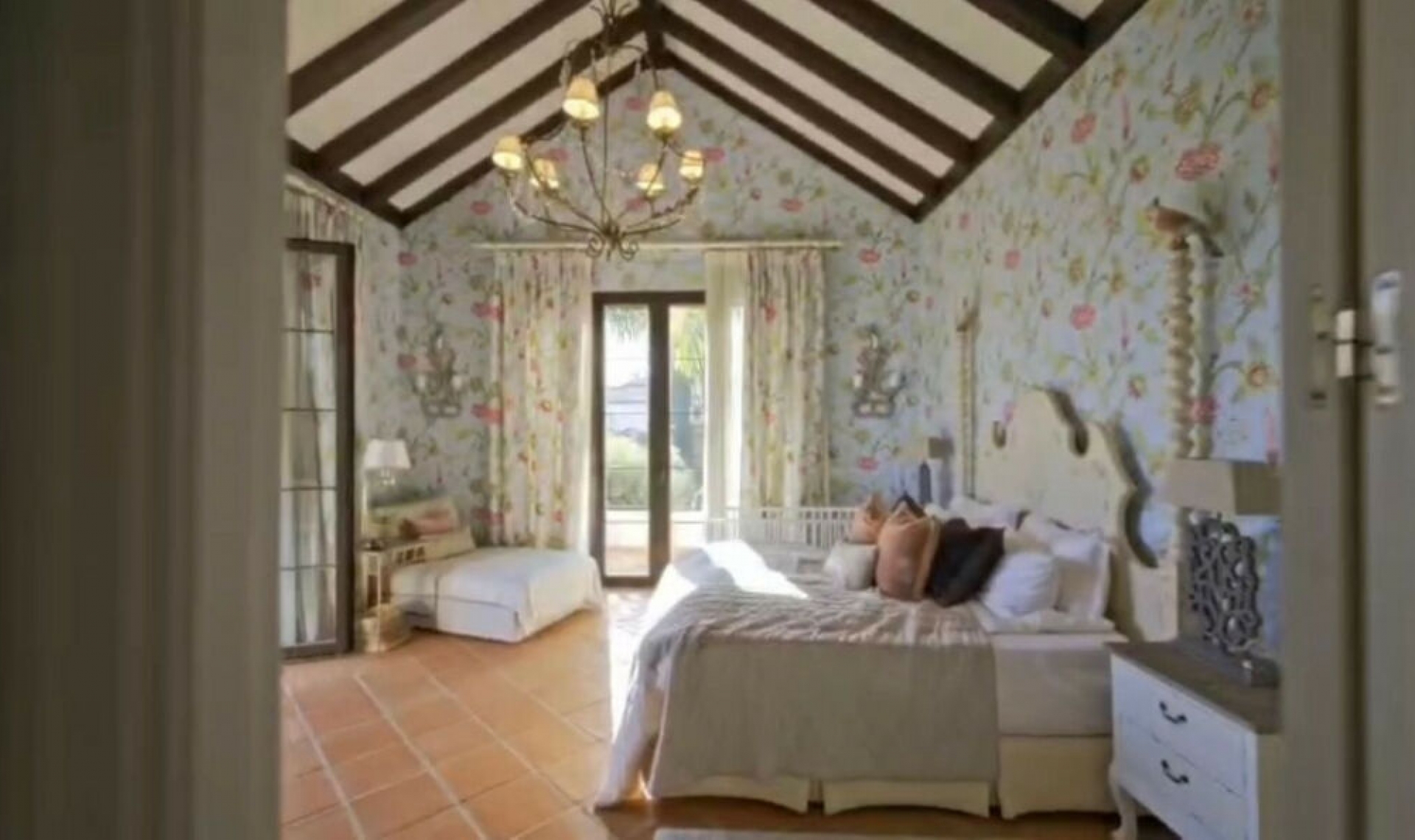 Resale - House -
Guadalmina Baja