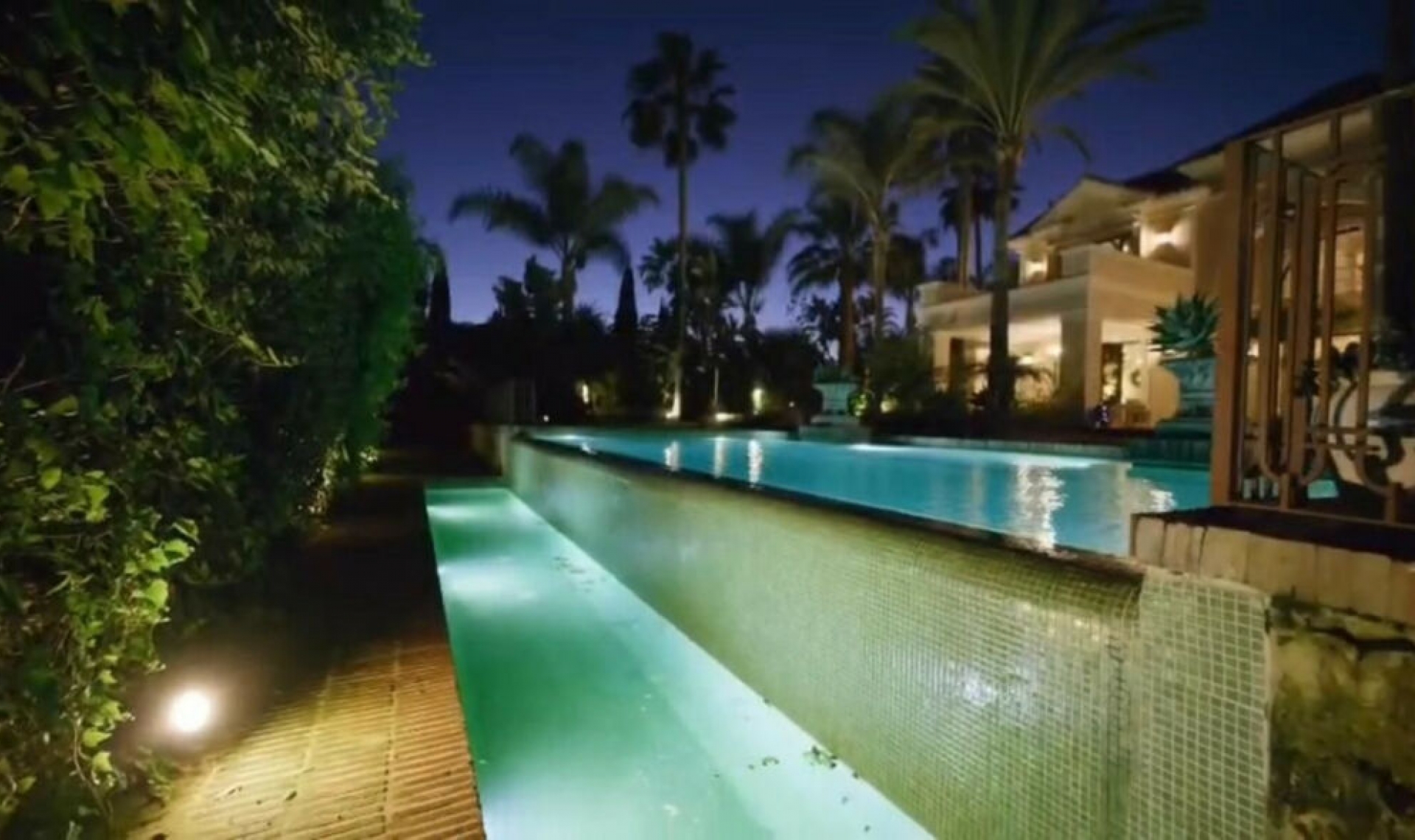 Resale - House -
Guadalmina Baja
