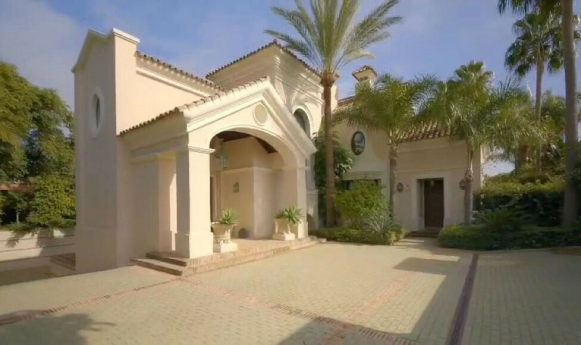 Resale - House -
Guadalmina Baja