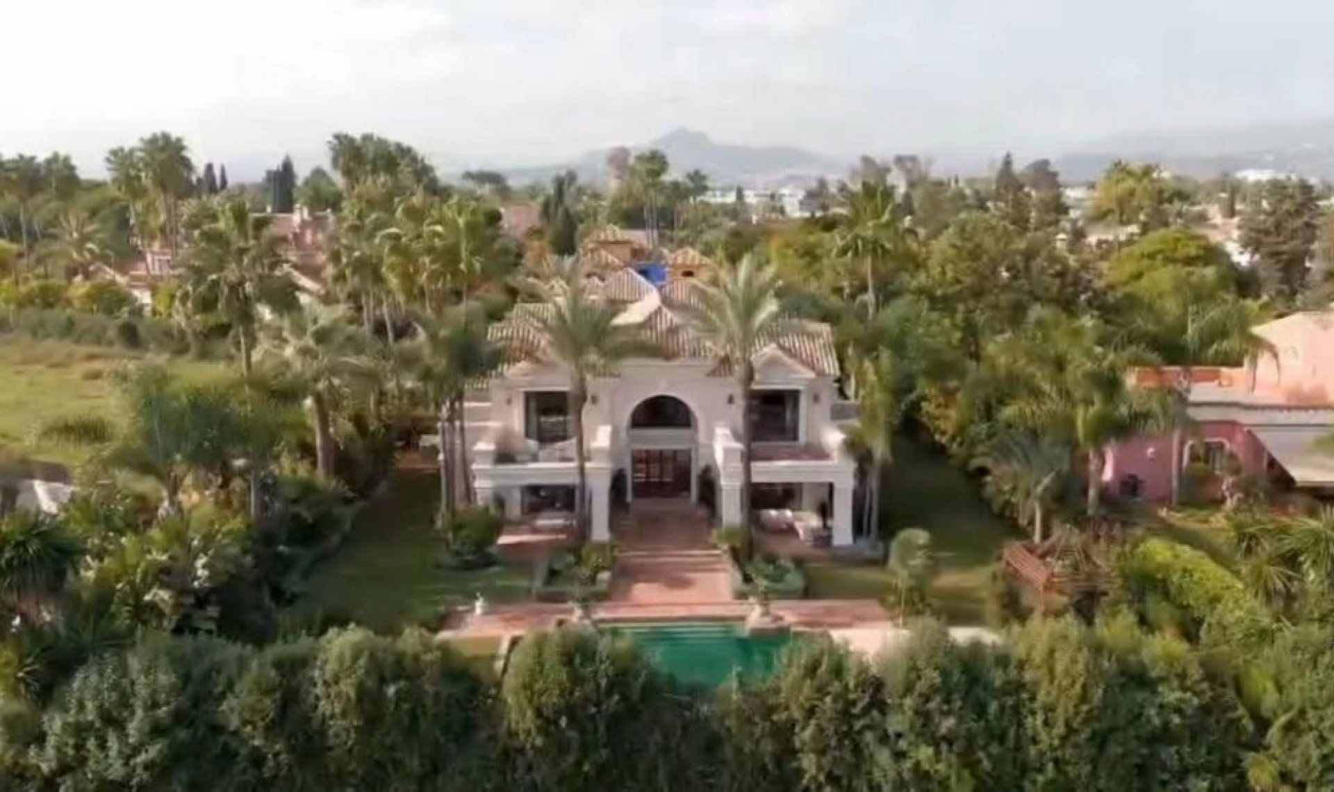 Resale - House -
Guadalmina Baja
