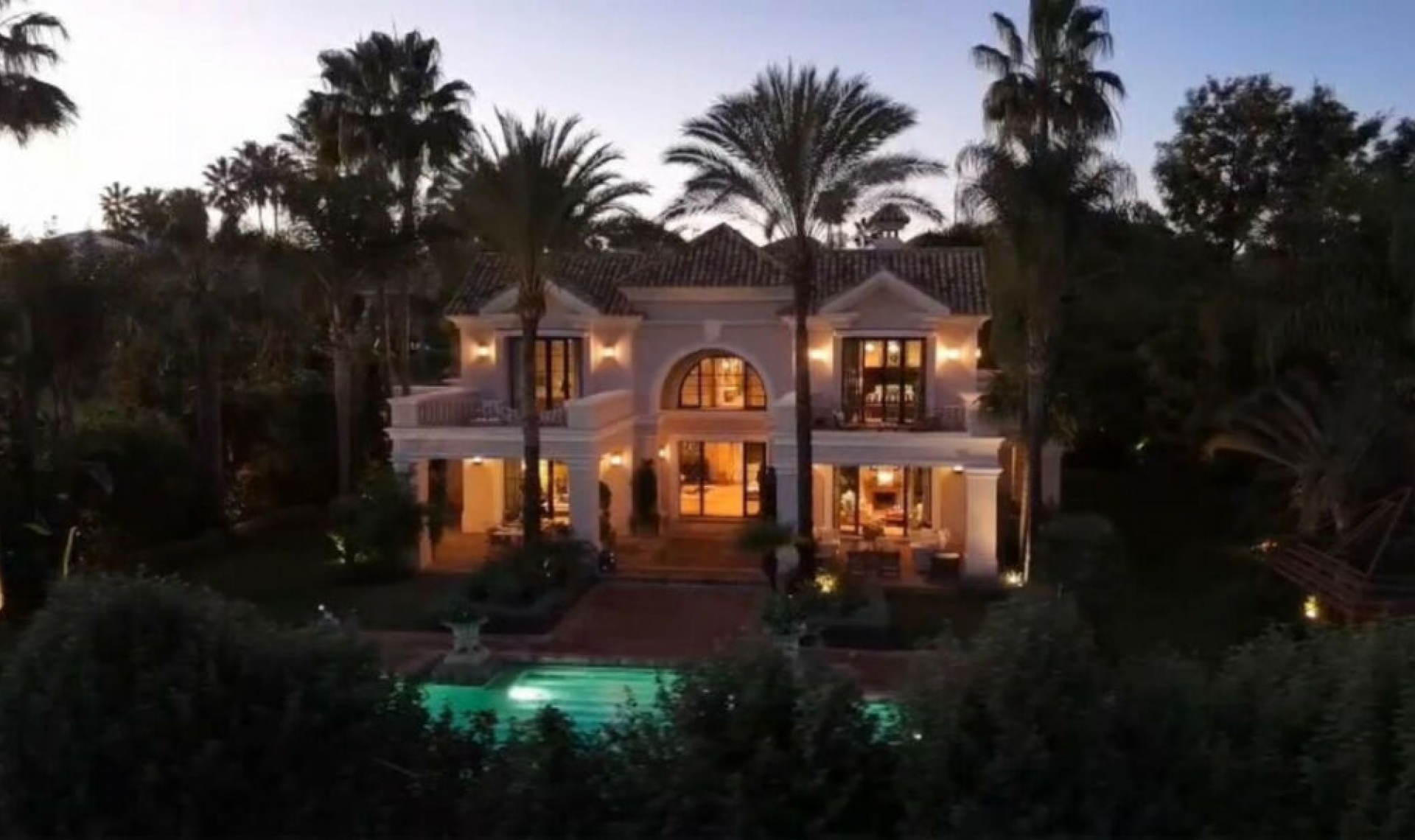 Resale - House -
Guadalmina Baja