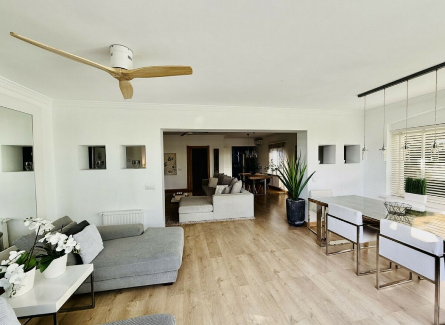 Resale - House -
Guadalmina Baja