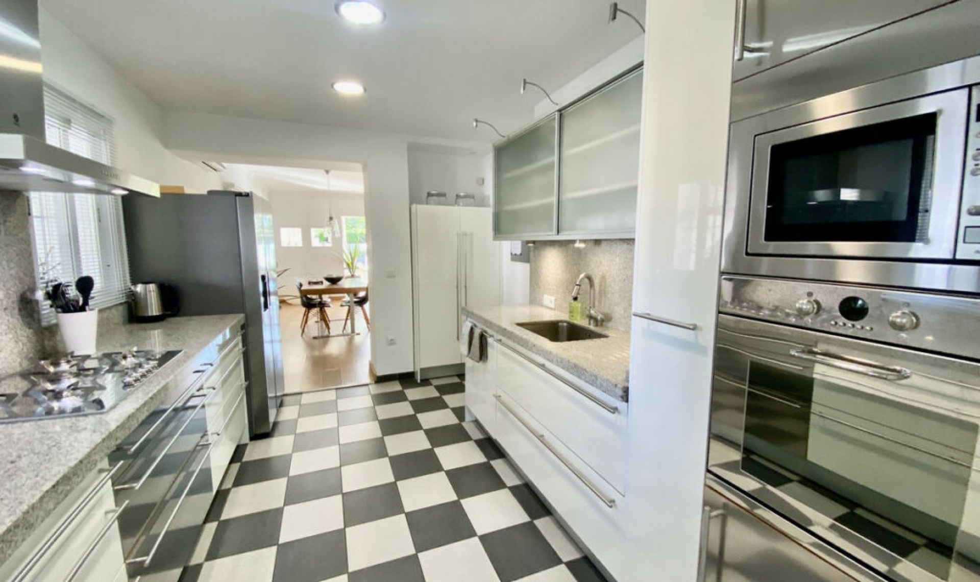 Resale - House -
Guadalmina Baja