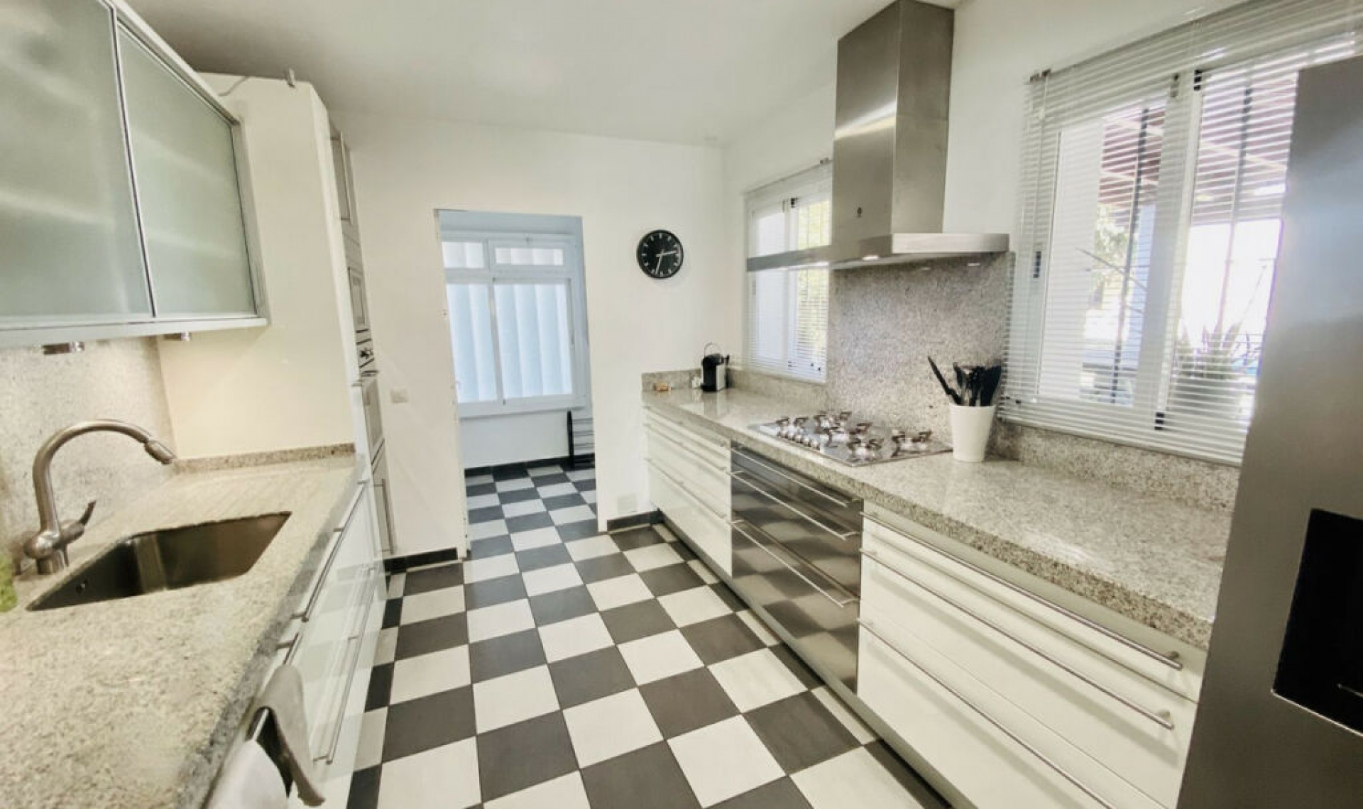 Resale - House -
Guadalmina Baja